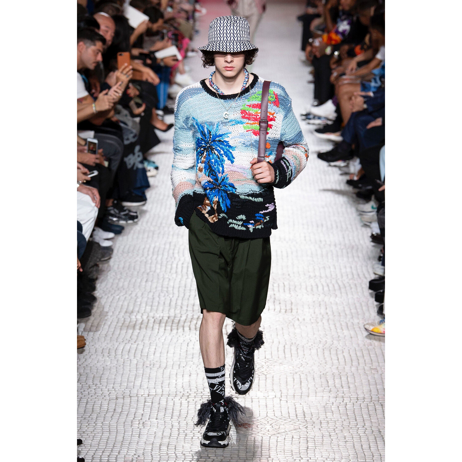 Фото Valentino Spring 2019 Menswear / Валентино Весна Лето 2019 Мужская Неделя Моды в Париже