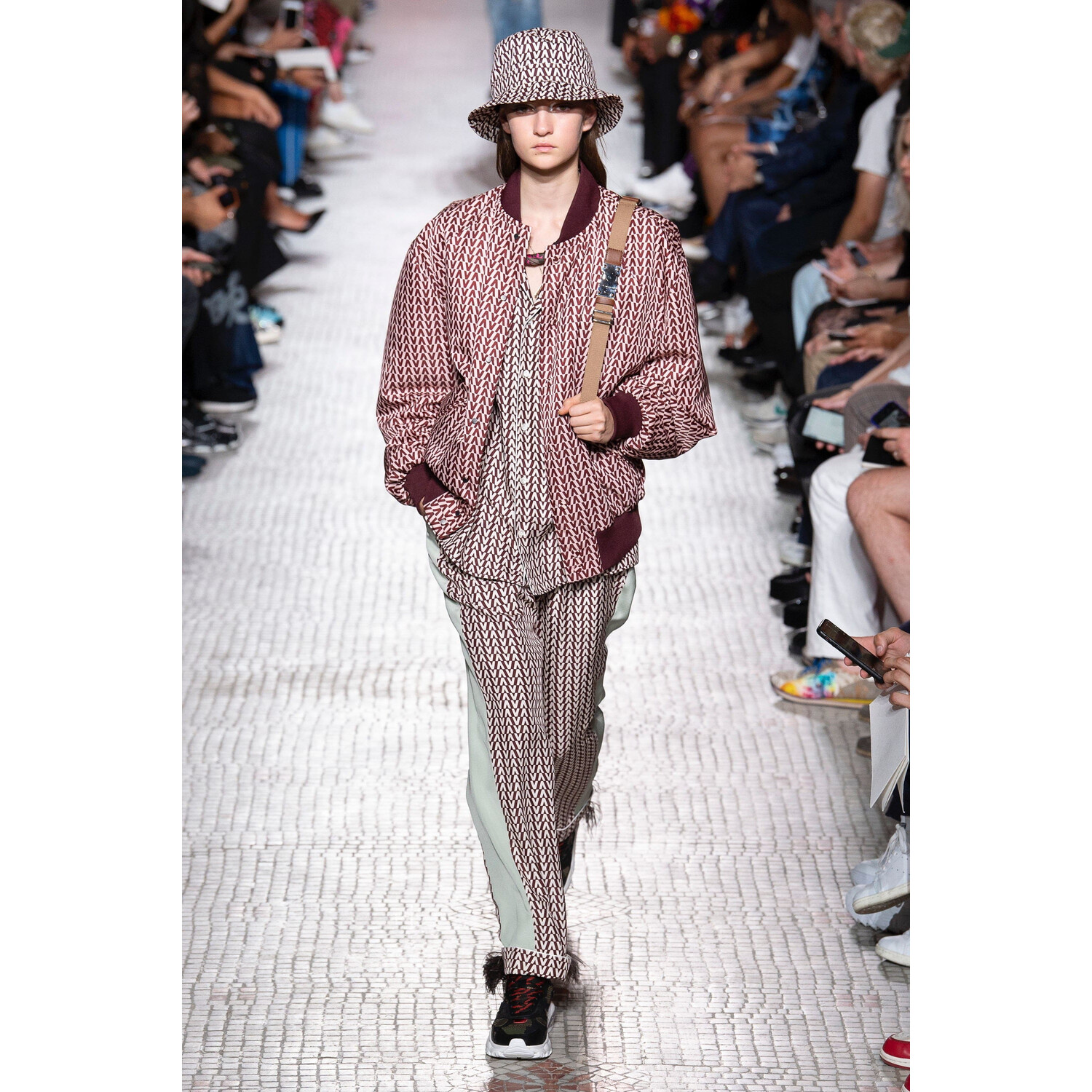Фото Valentino Spring 2019 Menswear / Валентино Весна Лето 2019 Мужская Неделя Моды в Париже