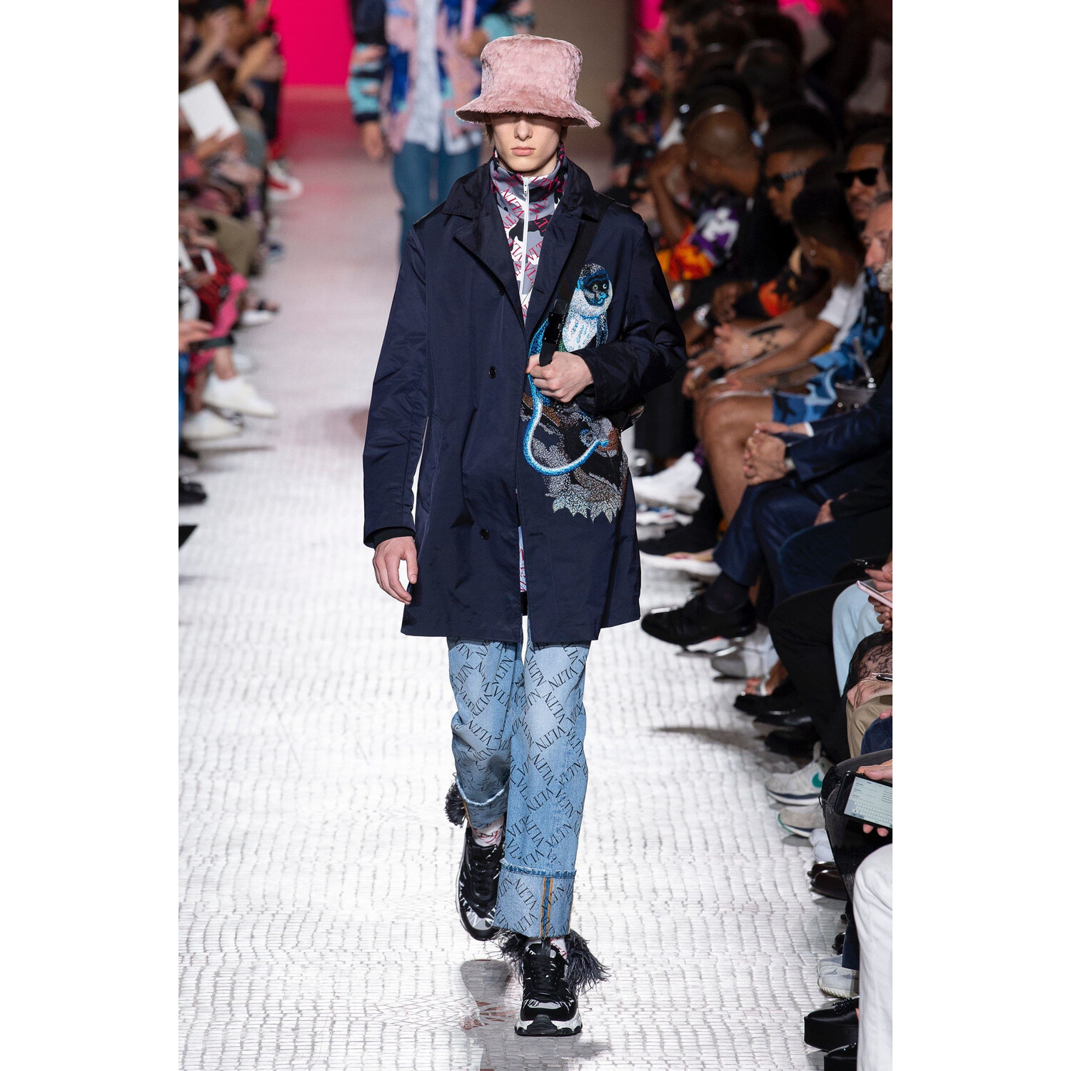 Фото Valentino Spring 2019 Menswear / Валентино Весна Лето 2019 Мужская Неделя Моды в Париже