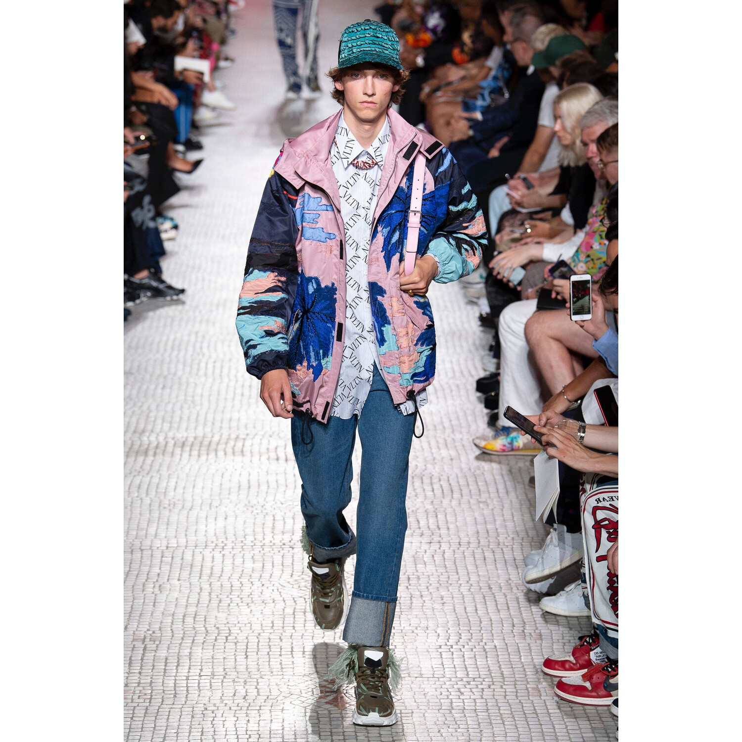 Фото Valentino Spring 2019 Menswear / Валентино Весна Лето 2019 Мужская Неделя Моды в Париже