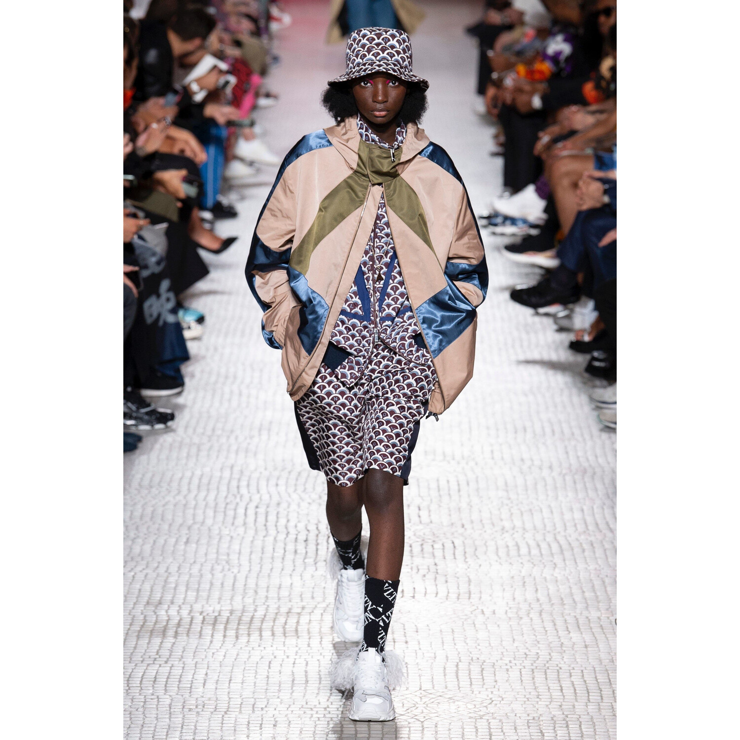 Фото Valentino Spring 2019 Menswear / Валентино Весна Лето 2019 Мужская Неделя Моды в Париже