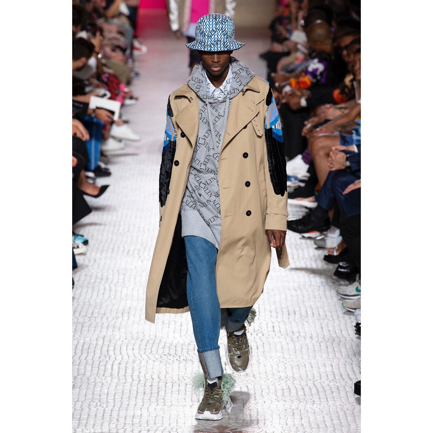 Фото Valentino Spring 2019 Menswear / Валентино Весна Лето 2019 Мужская Неделя Моды в Париже
