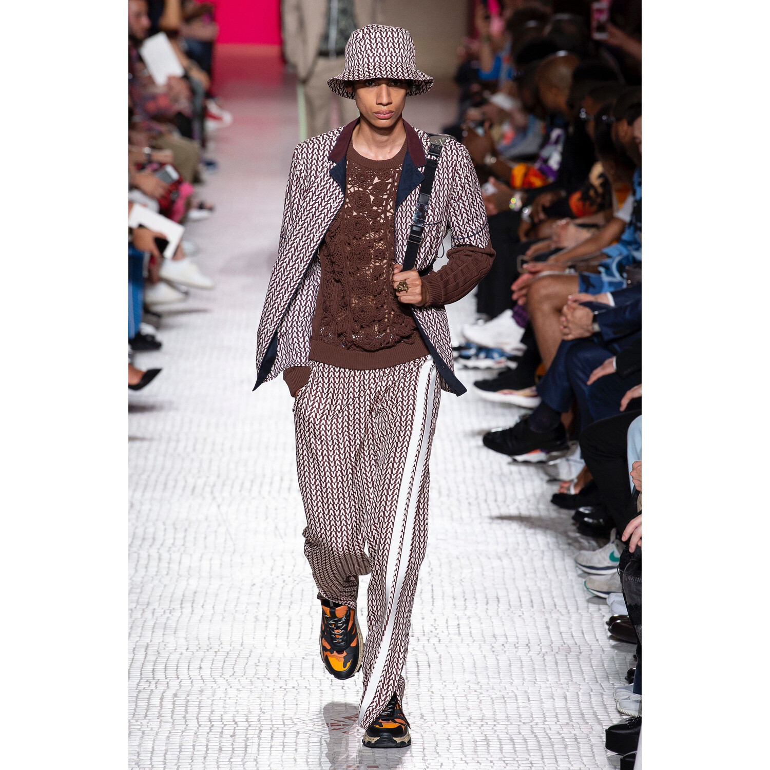 Фото Valentino Spring 2019 Menswear / Валентино Весна Лето 2019 Мужская Неделя Моды в Париже