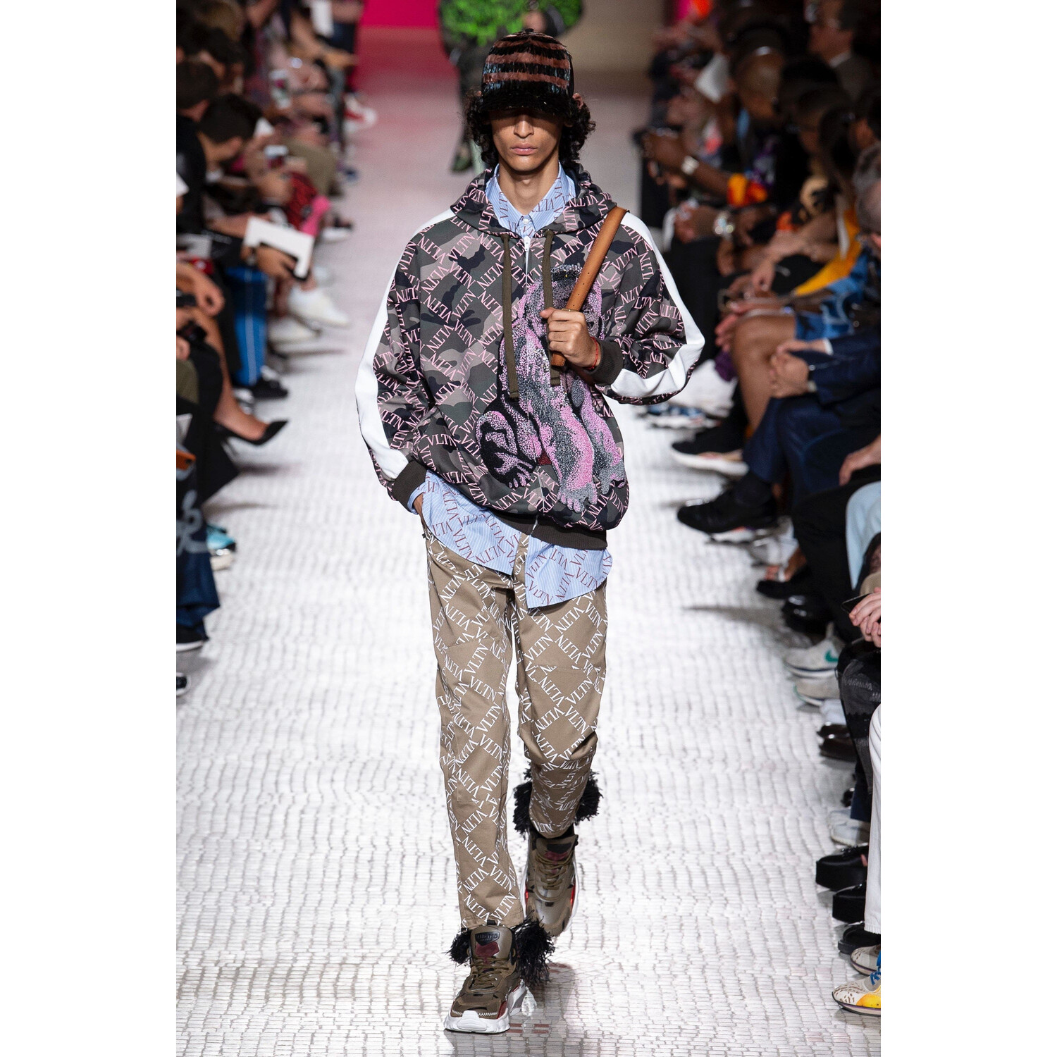 Фото Valentino Spring 2019 Menswear / Валентино Весна Лето 2019 Мужская Неделя Моды в Париже