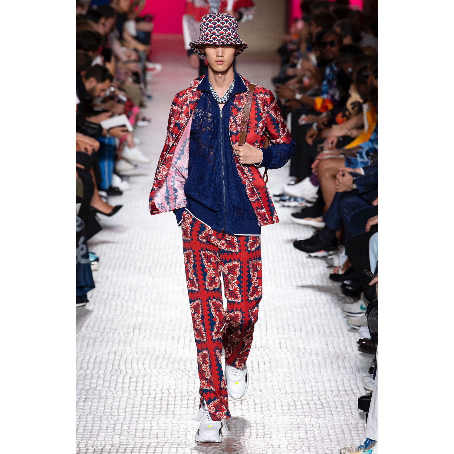 Фото Valentino Spring 2019 Menswear / Валентино Весна Лето 2019 Мужская Неделя Моды в Париже
