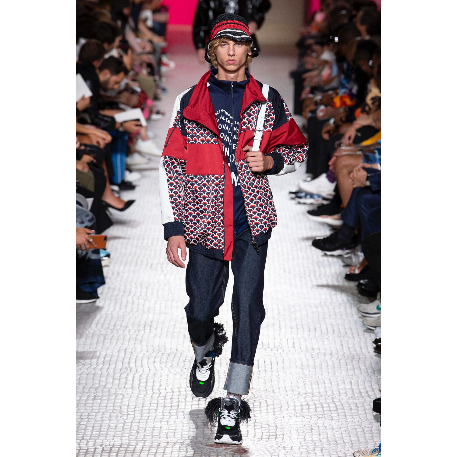 Фото Valentino Spring 2019 Menswear / Валентино Весна Лето 2019 Мужская Неделя Моды в Париже