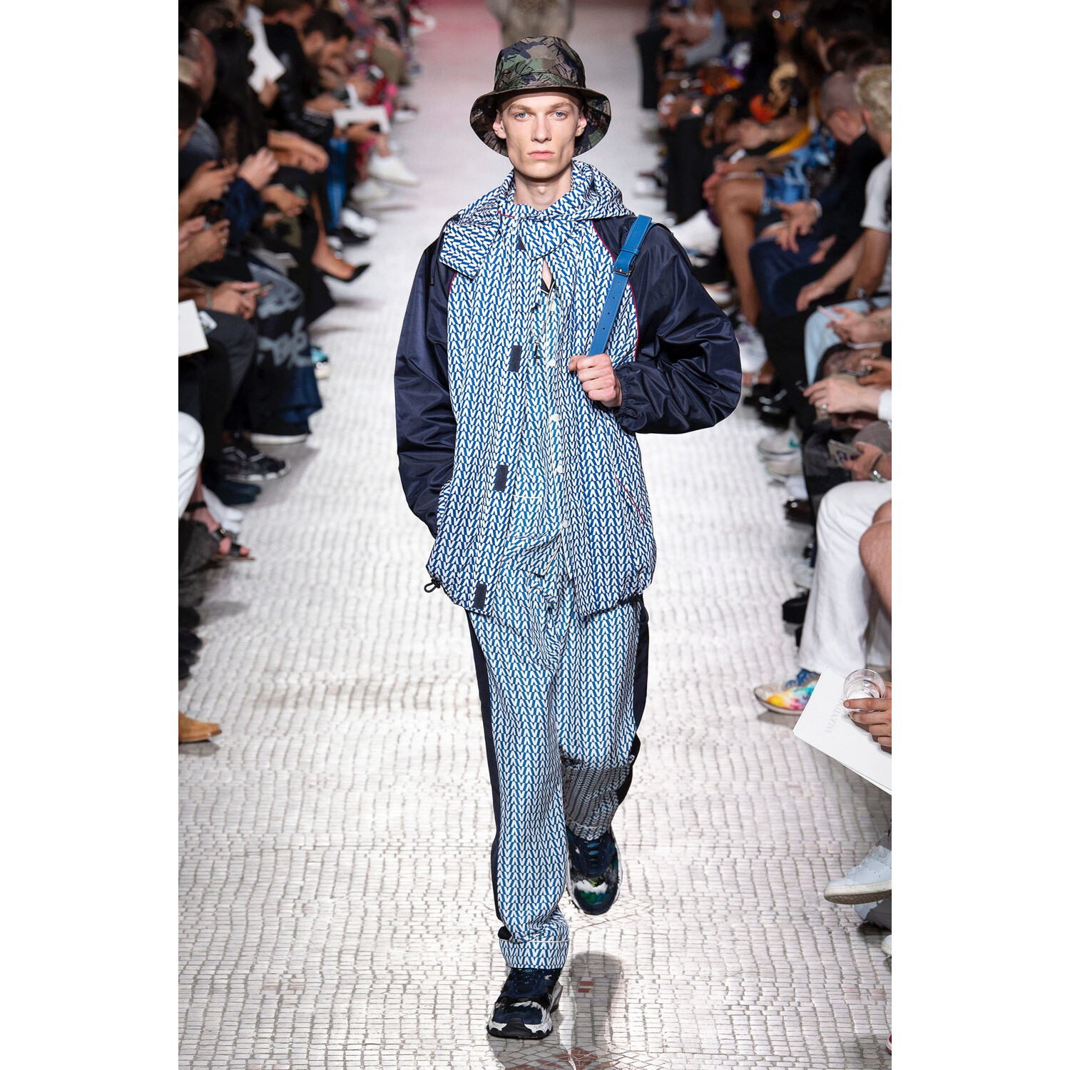 Фото Valentino Spring 2019 Menswear / Валентино Весна Лето 2019 Мужская Неделя Моды в Париже