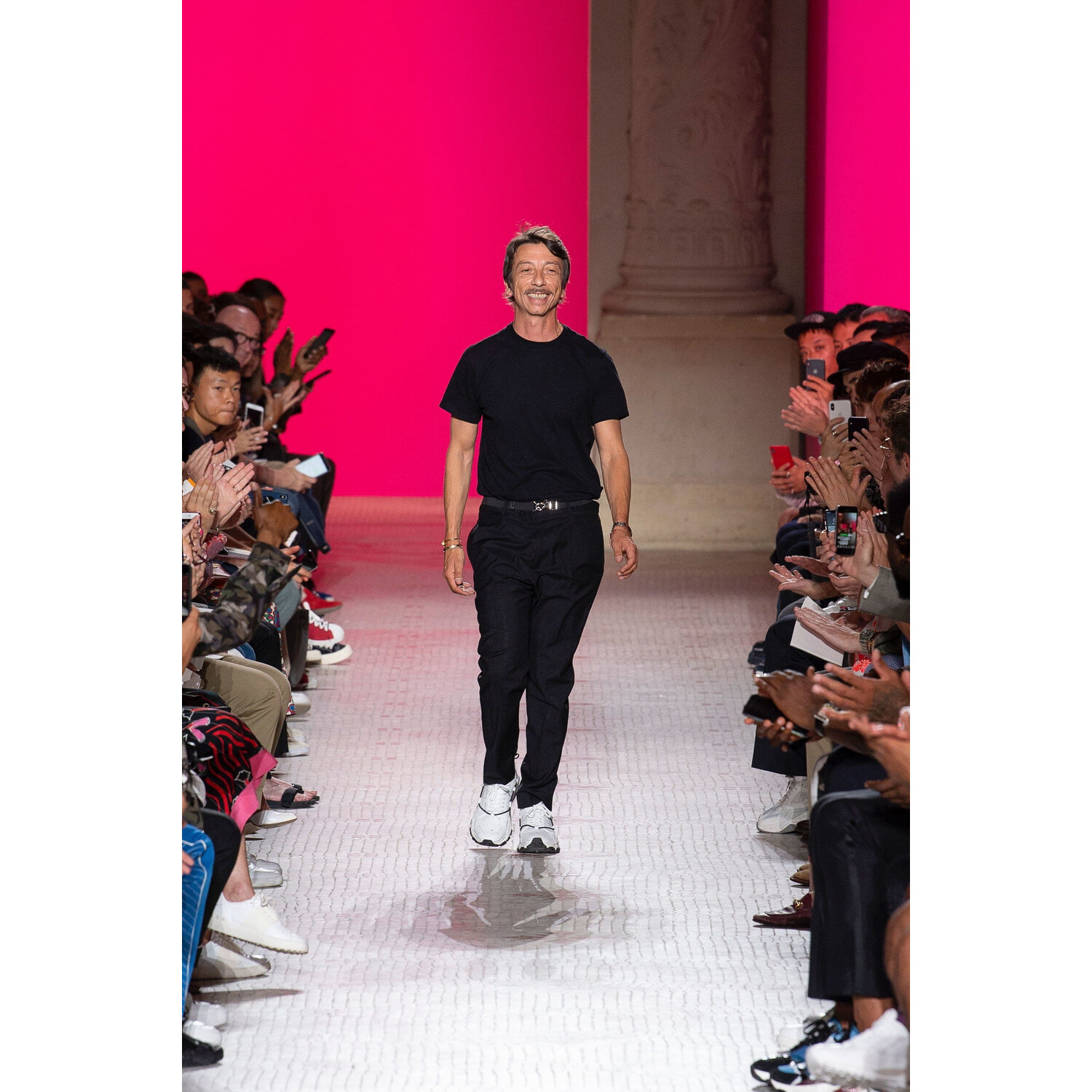 Фото Valentino Spring 2019 Menswear / Валентино Весна Лето 2019 Мужская Неделя Моды в Париже