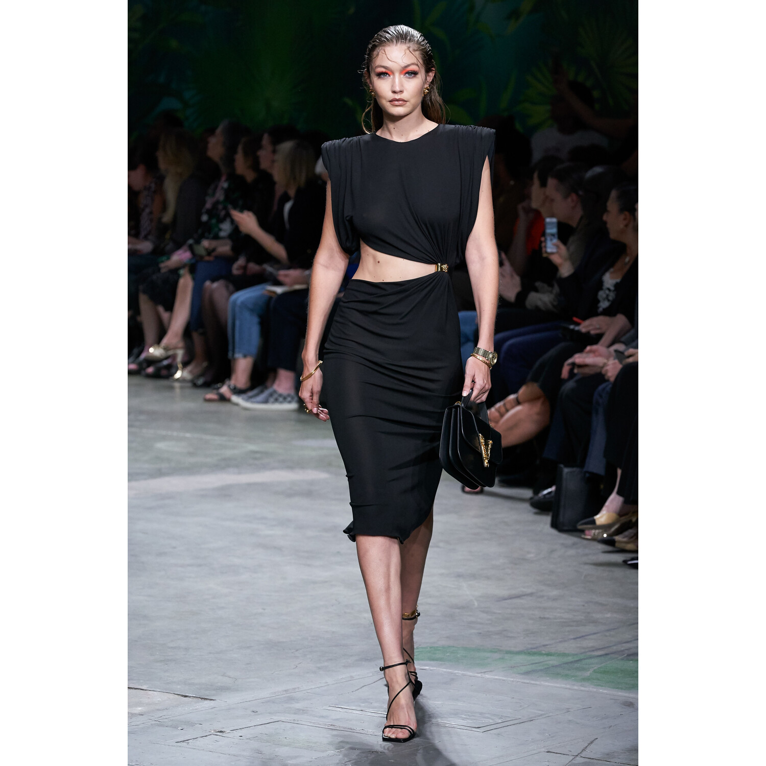 Фото Versace Spring 2020 / Versace весна-лето 2020 / Неделя моды: Милан