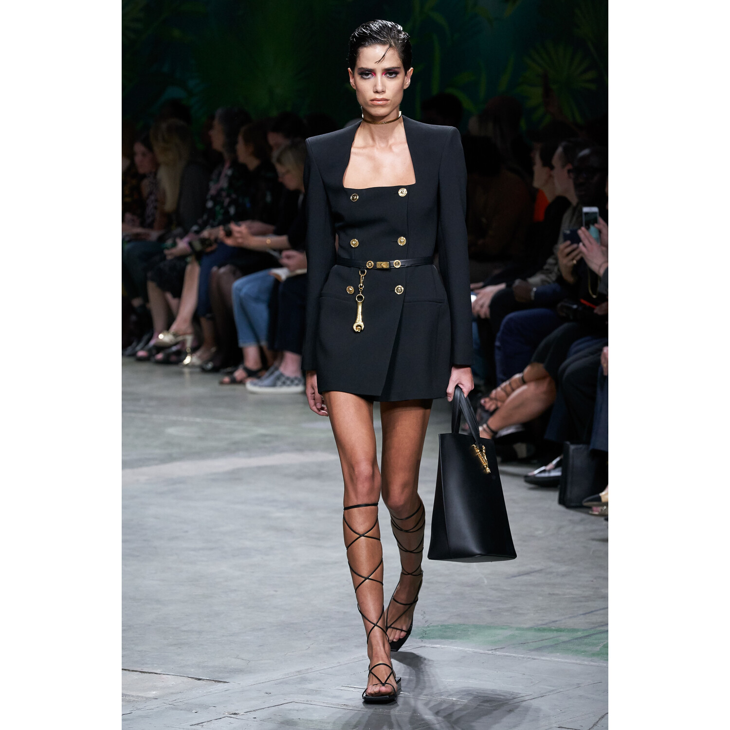 Фото Versace Spring 2020 / Versace весна-лето 2020 / Неделя моды: Милан