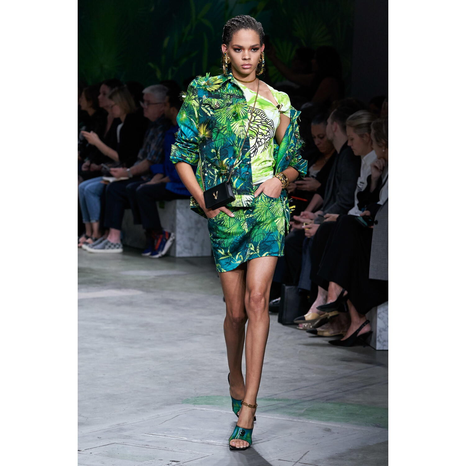 Фото Versace Spring 2020 / Versace весна-лето 2020 / Неделя моды: Милан