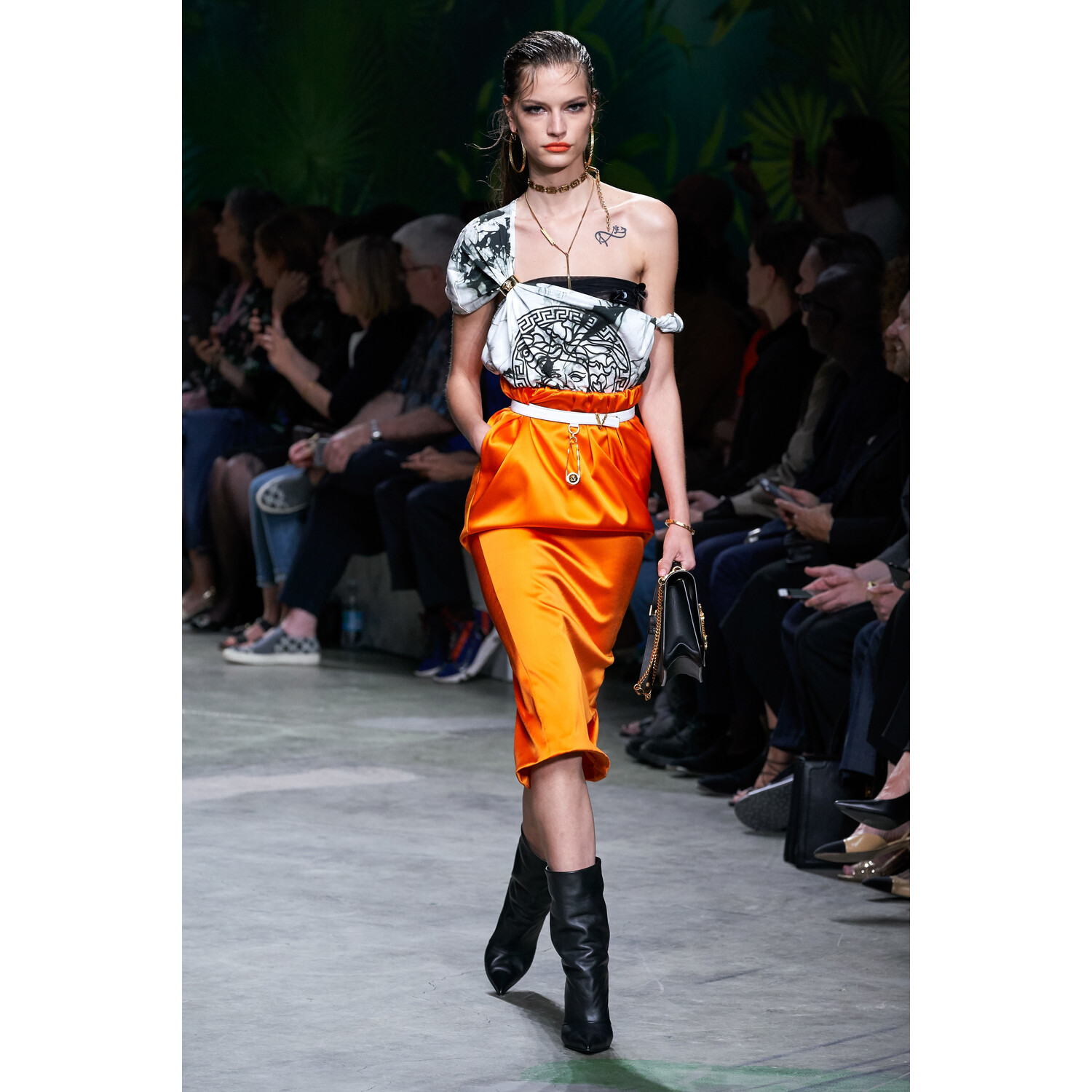 Фото Versace Spring 2020 / Versace весна-лето 2020 / Неделя моды: Милан