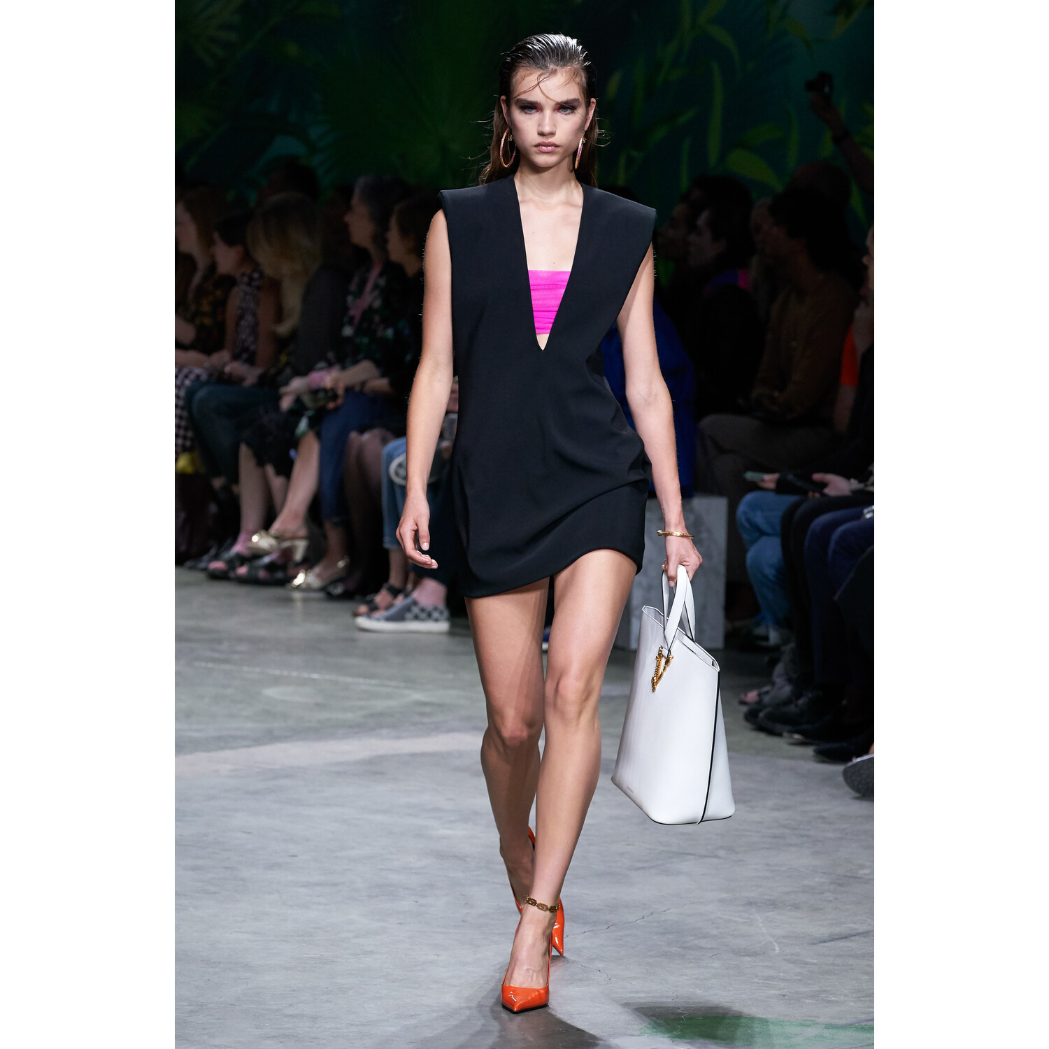 Фото Versace Spring 2020 / Versace весна-лето 2020 / Неделя моды: Милан