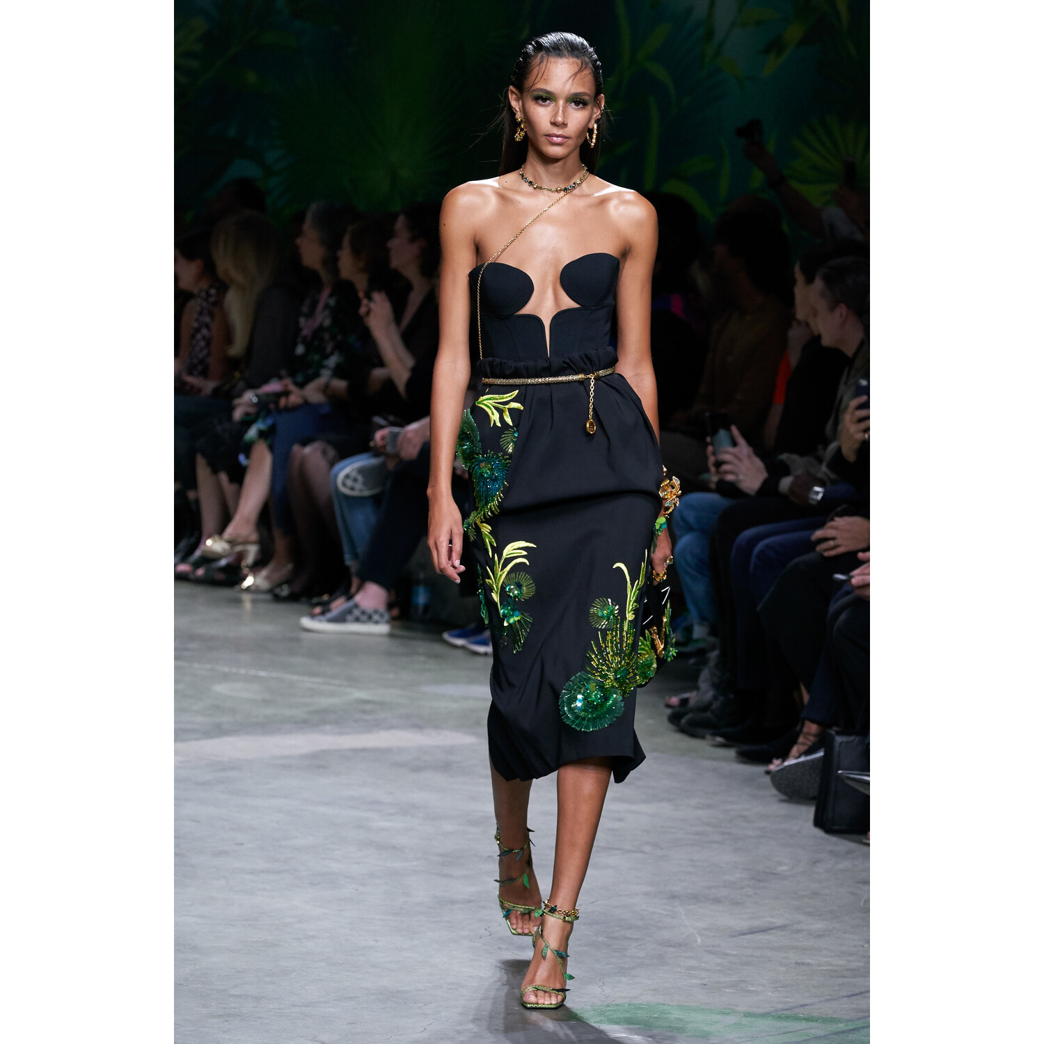 Фото Versace Spring 2020 / Versace весна-лето 2020 / Неделя моды: Милан