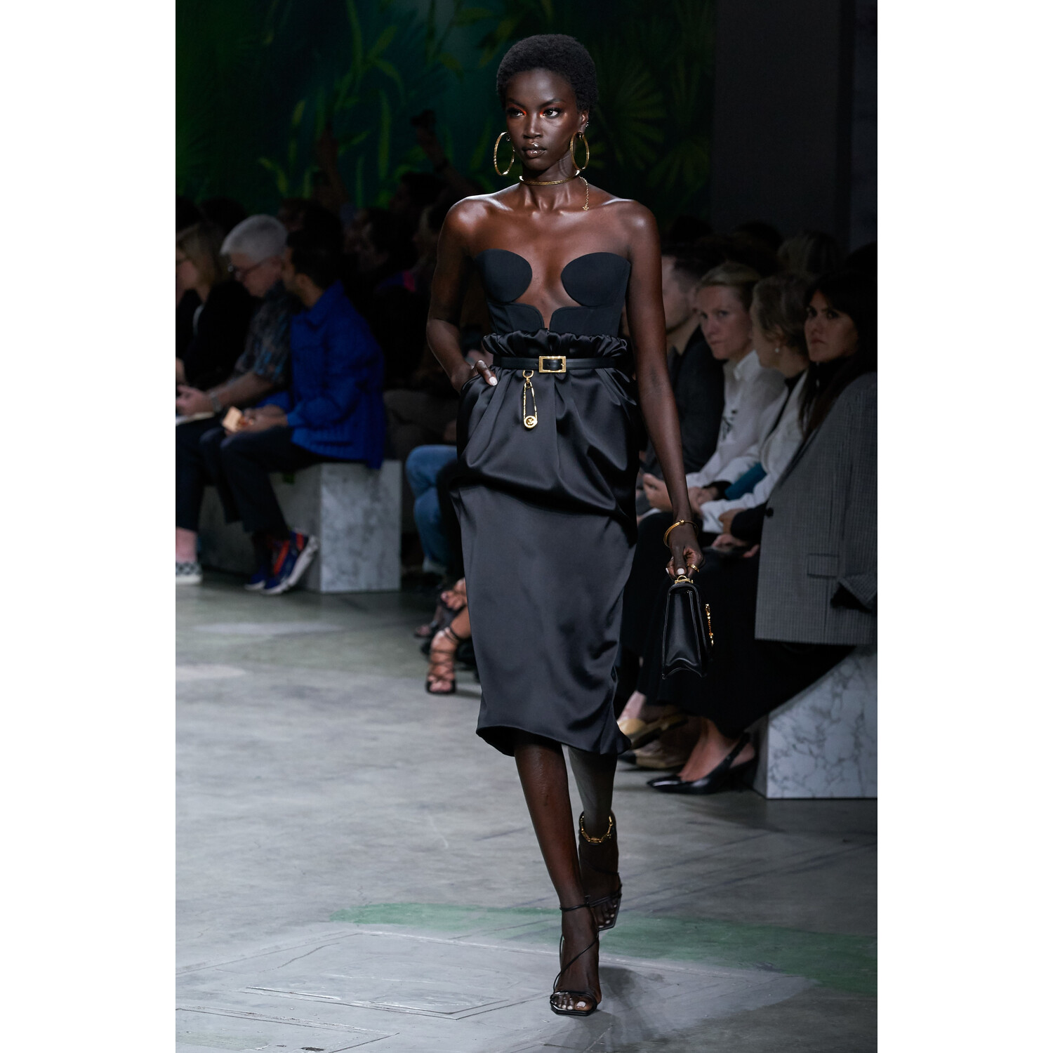 Фото Versace Spring 2020 / Versace весна-лето 2020 / Неделя моды: Милан