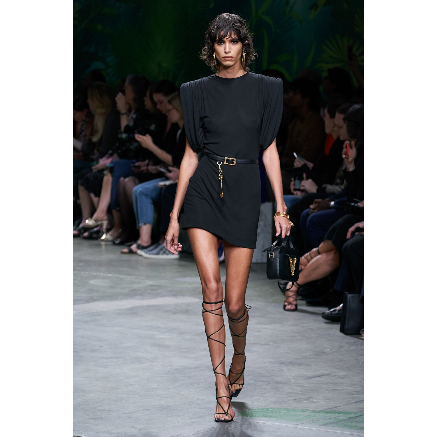 Фото Versace Spring 2020 / Versace весна-лето 2020 / Неделя моды: Милан