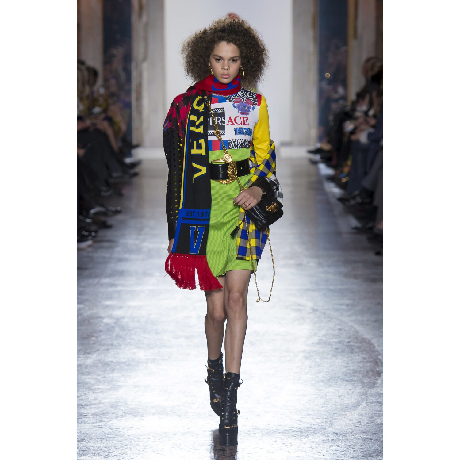 Фото Versace Fall 2018 Ready-to-Wear , Версаче осень зима 2018 , Fashion show , неделя моды в Милане , MFW , Mainstyles