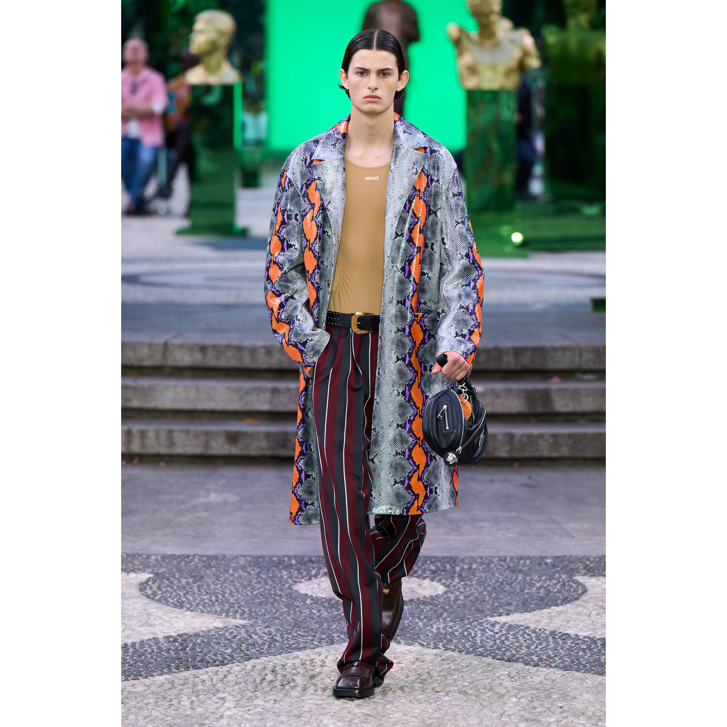 Фото Versace Menswear Spring 2023 / Versace мужская коллекция весна-лето 2023