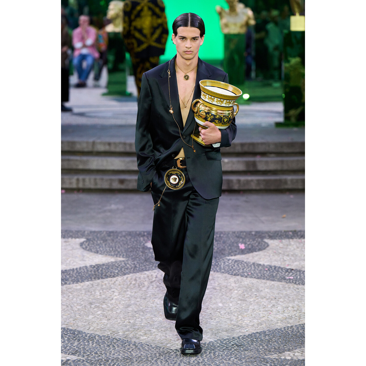Фото Versace Menswear Spring 2023 / Versace мужская коллекция весна-лето 2023
