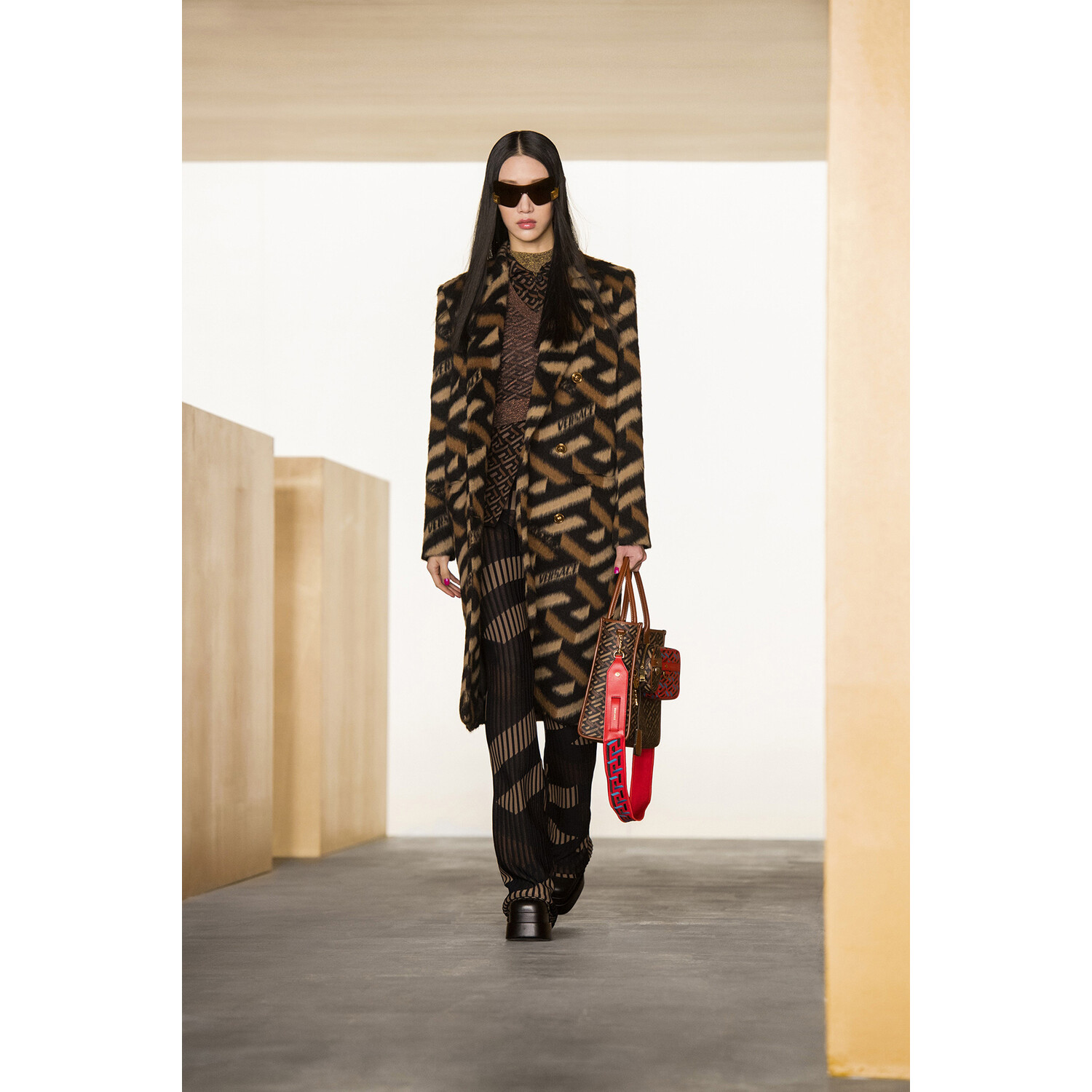 Фото Versace Fall-Winter 2021 Ready-to-Wear Collection / Коллекция Versace осень-зима 2021