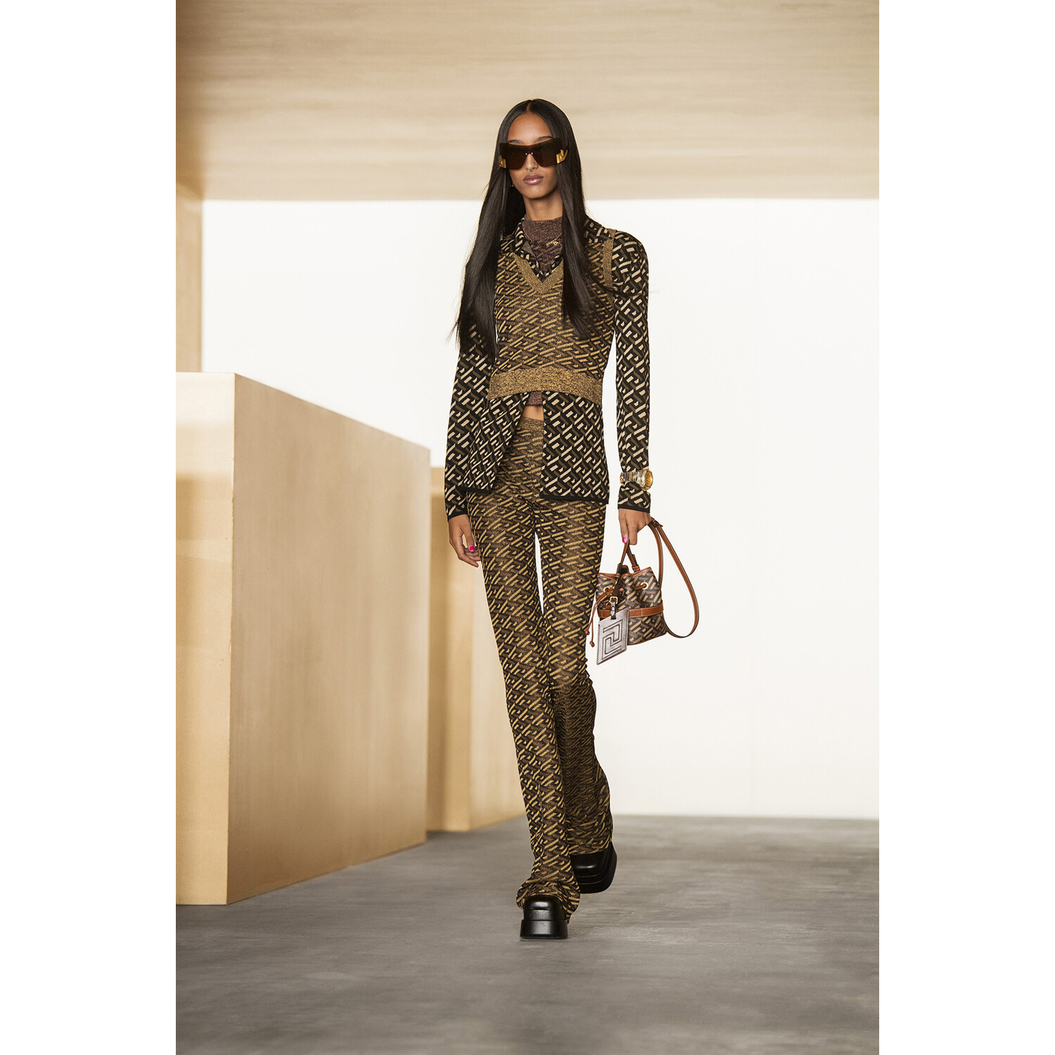 Фото Versace Fall-Winter 2021 Ready-to-Wear Collection / Коллекция Versace осень-зима 2021