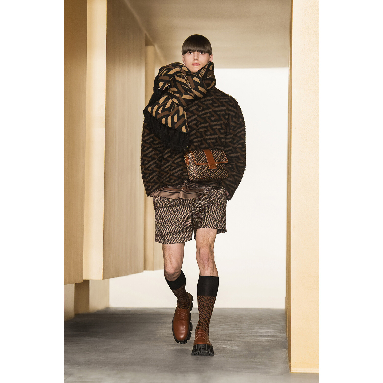 Фото Versace Fall-Winter 2021 Ready-to-Wear Collection / Коллекция Versace осень-зима 2021