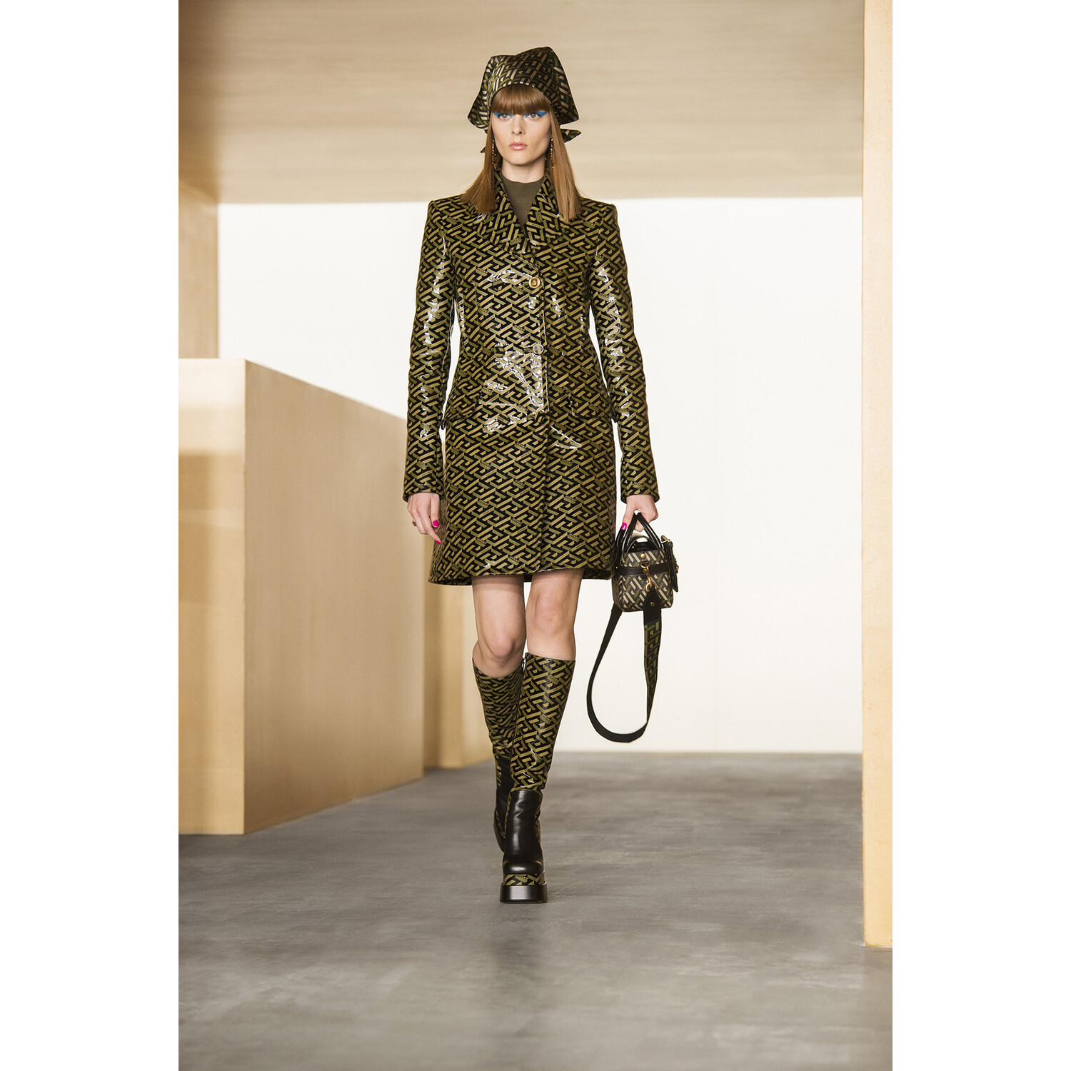 Фото Versace Fall-Winter 2021 Ready-to-Wear Collection / Коллекция Versace осень-зима 2021