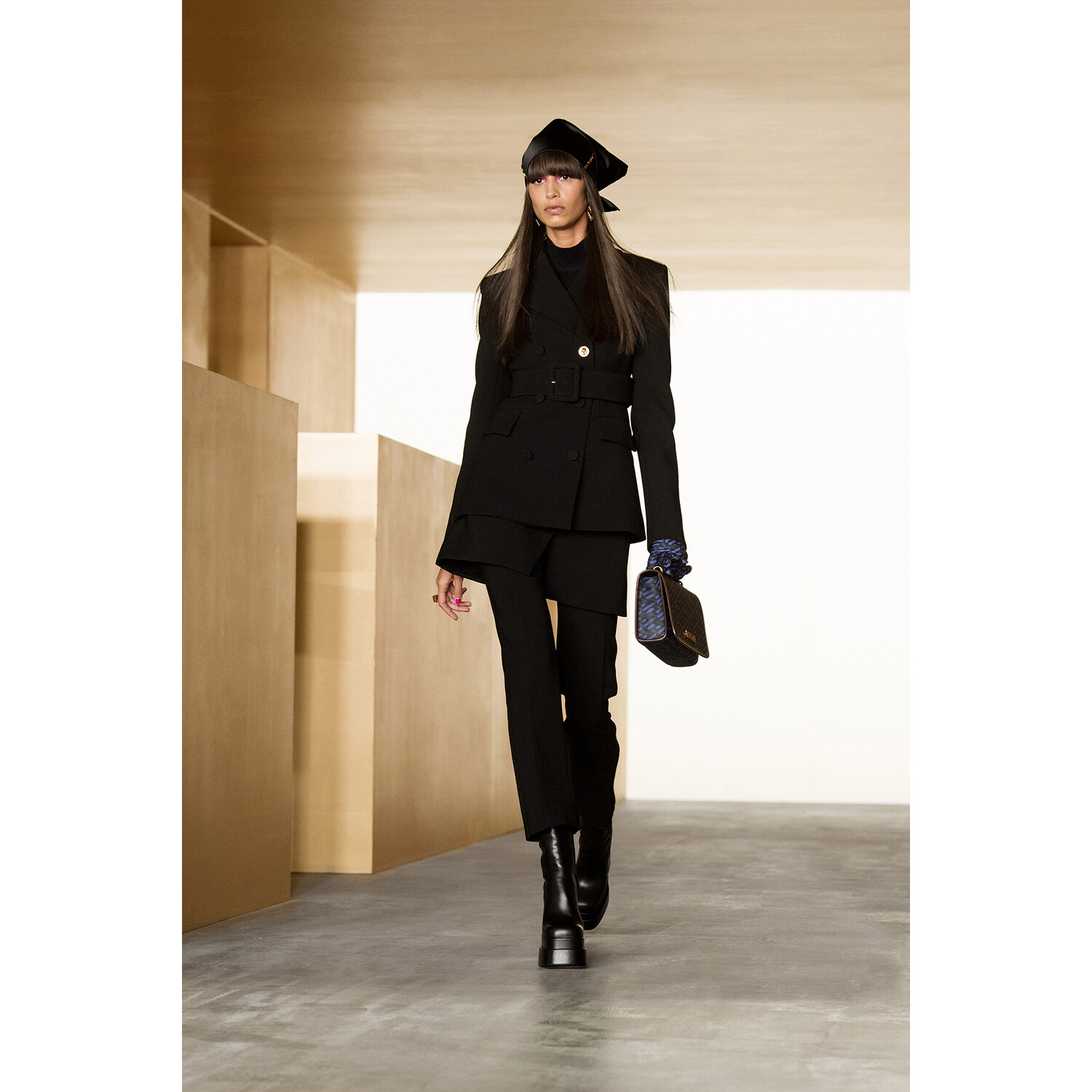 Фото Versace Fall-Winter 2021 Ready-to-Wear Collection / Коллекция Versace осень-зима 2021