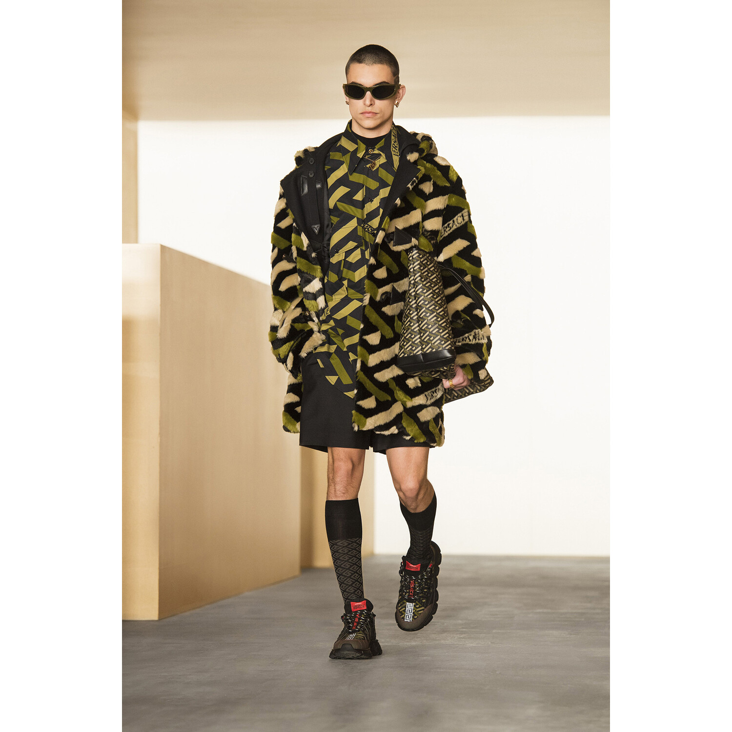 Фото Versace Fall-Winter 2021 Ready-to-Wear Collection / Коллекция Versace осень-зима 2021