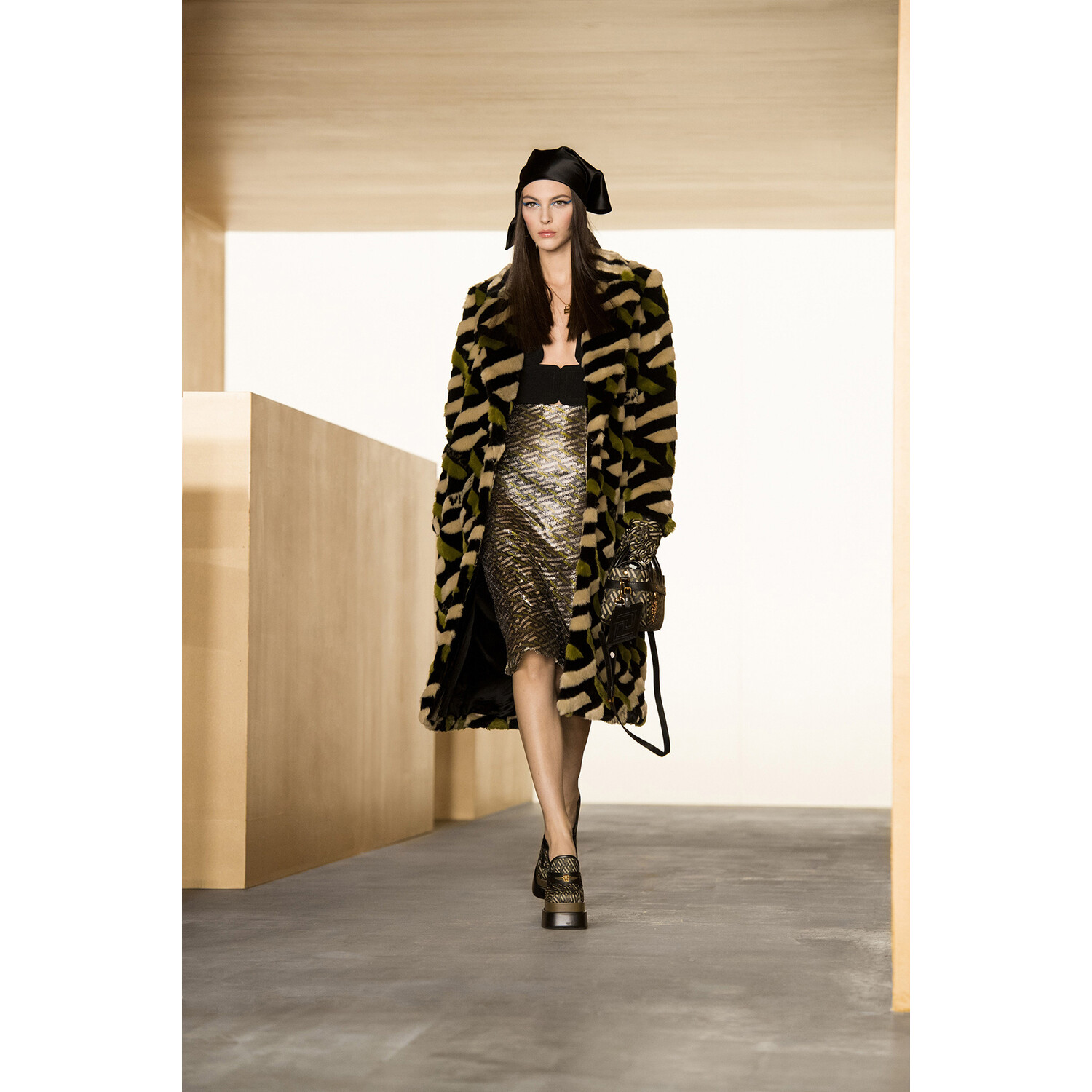 Фото Versace Fall-Winter 2021 Ready-to-Wear Collection / Коллекция Versace осень-зима 2021
