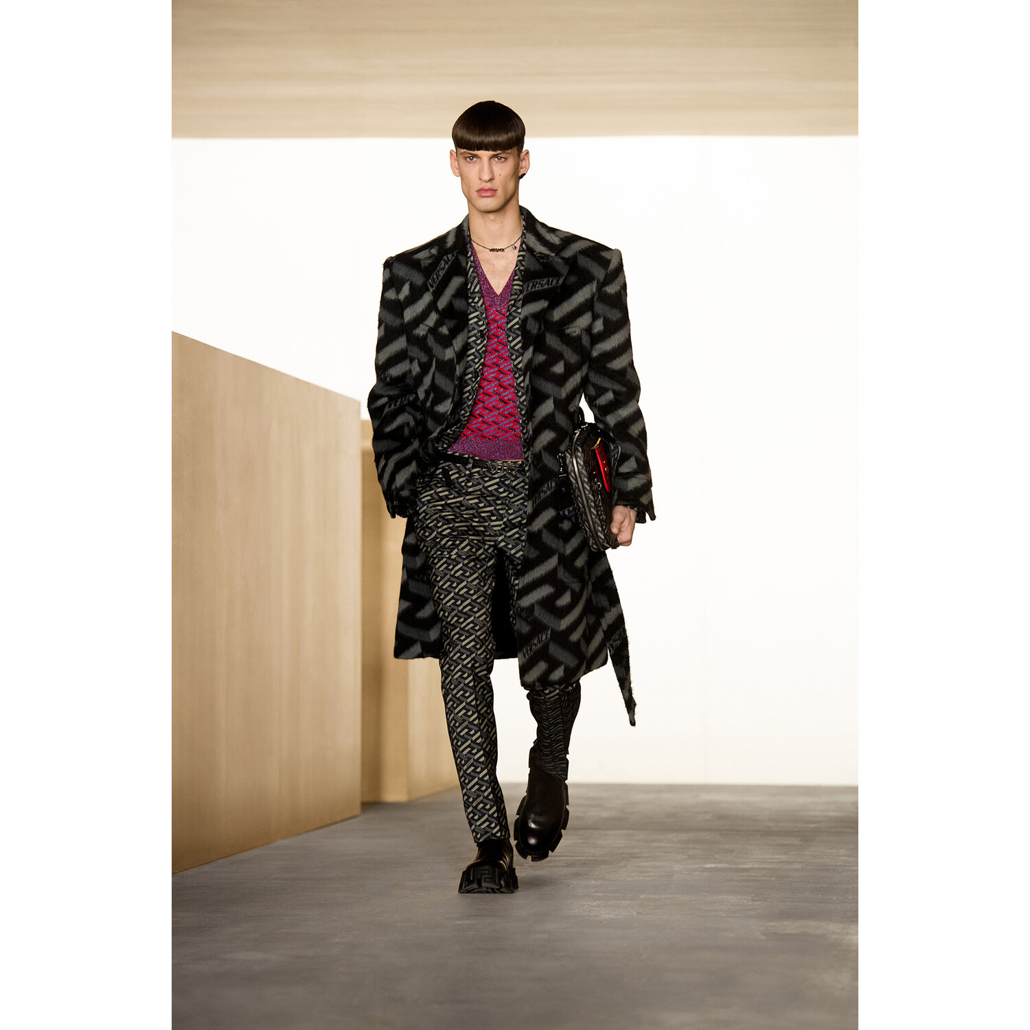 Фото Versace Fall-Winter 2021 Ready-to-Wear Collection / Коллекция Versace осень-зима 2021