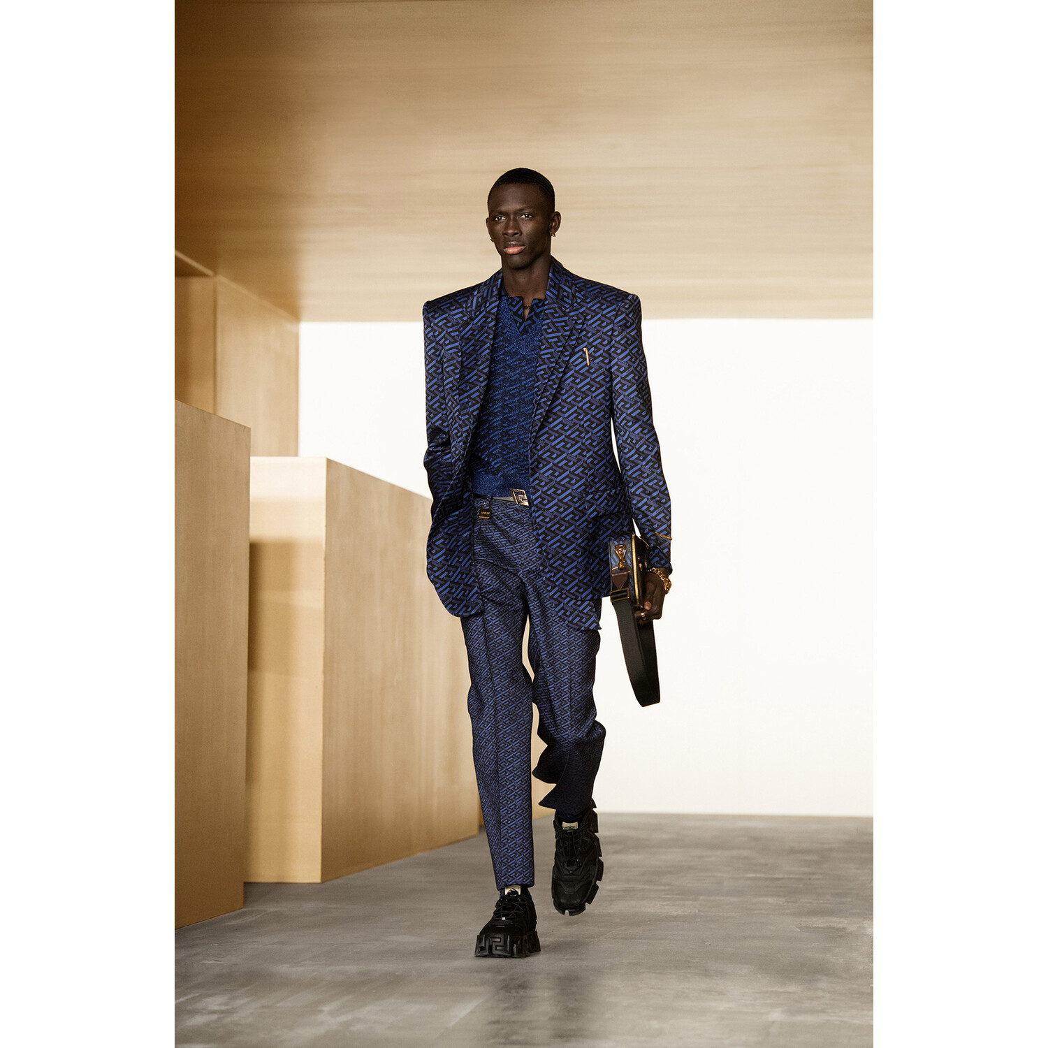 Фото Versace Fall-Winter 2021 Ready-to-Wear Collection / Коллекция Versace осень-зима 2021
