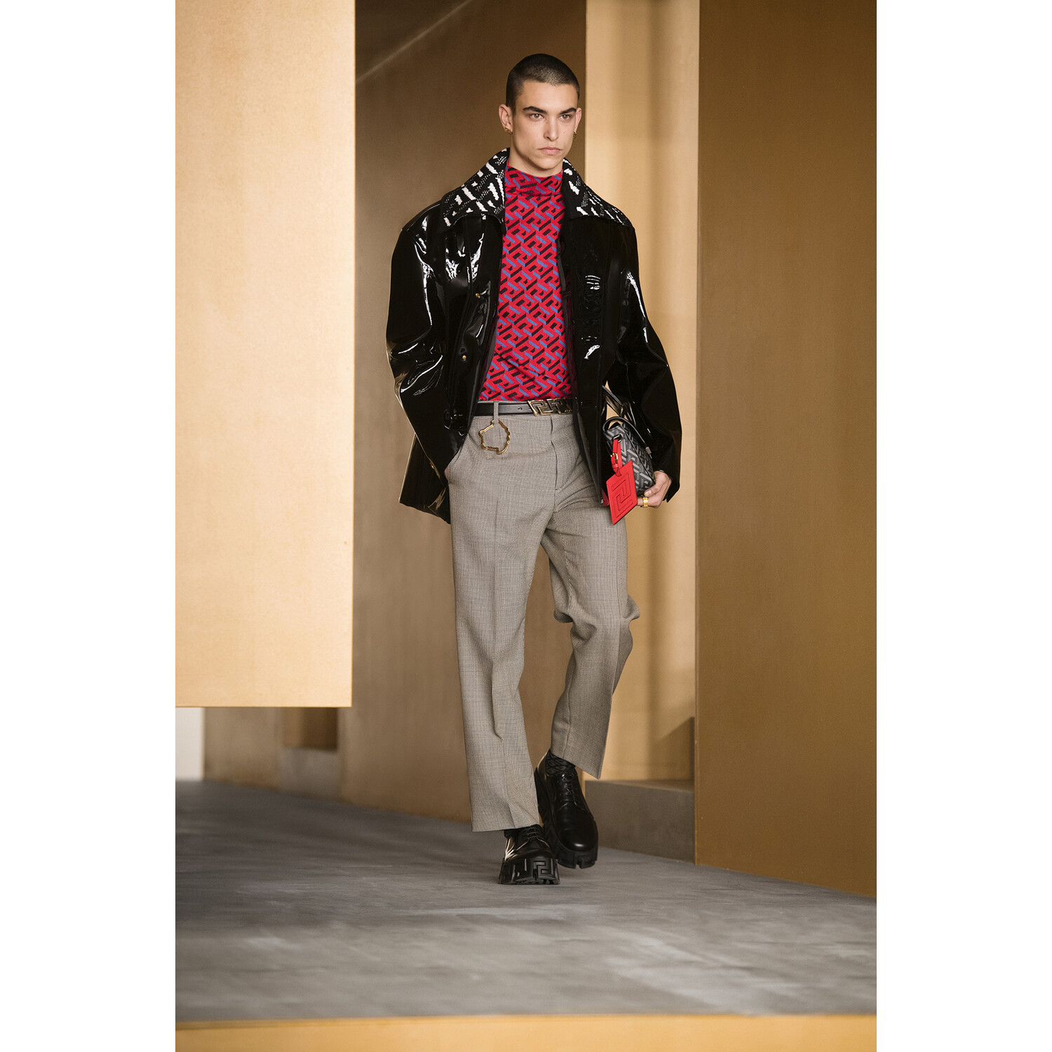 Фото Versace Fall-Winter 2021 Ready-to-Wear Collection / Коллекция Versace осень-зима 2021
