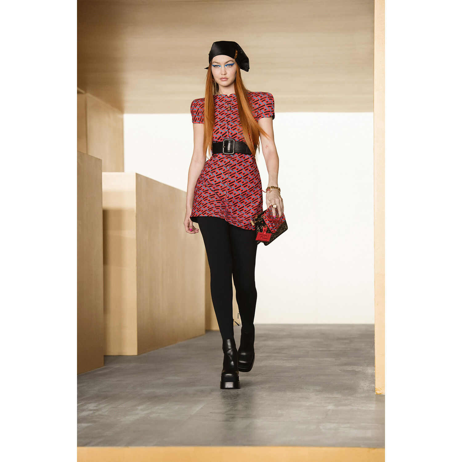 Фото Versace Fall-Winter 2021 Ready-to-Wear Collection / Коллекция Versace осень-зима 2021