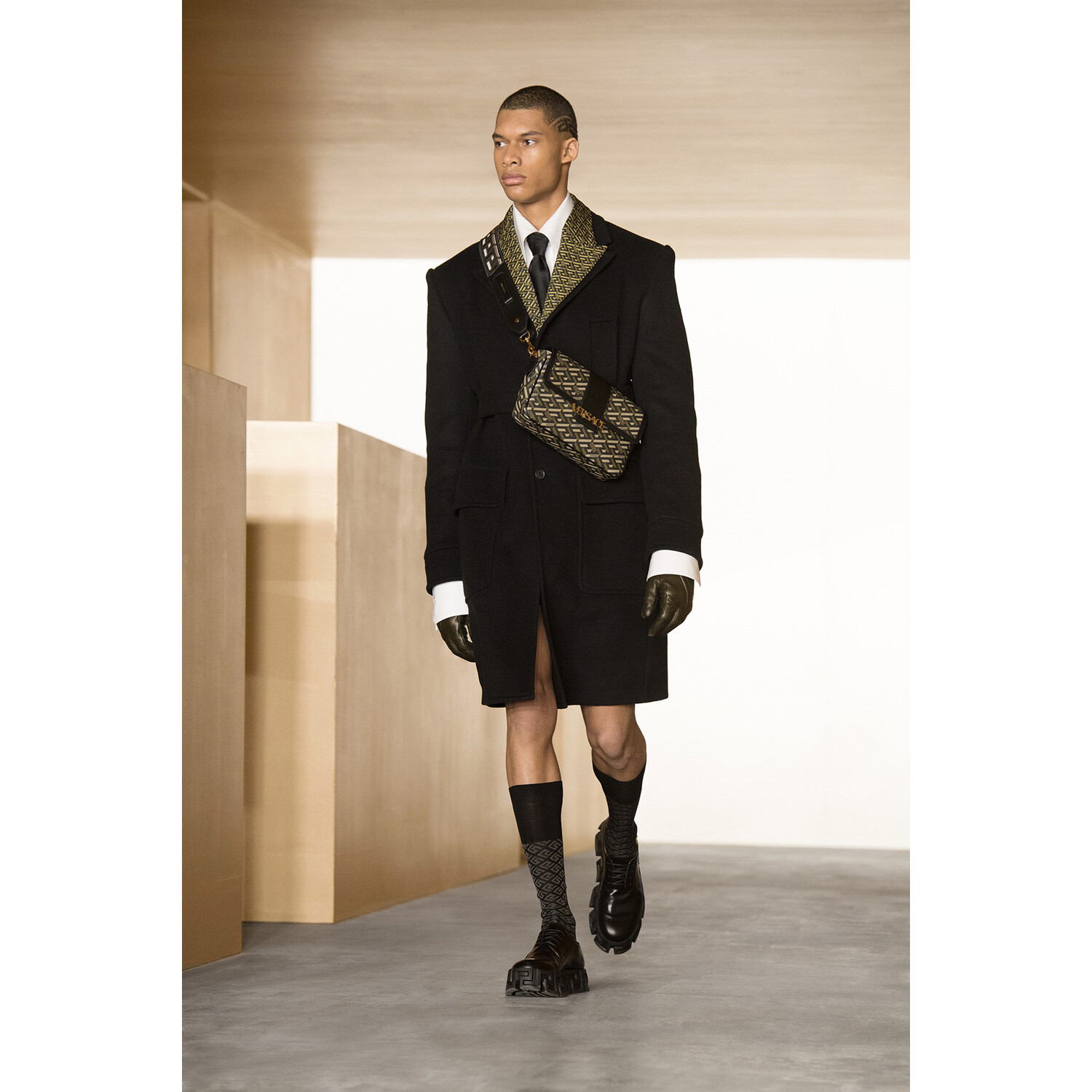 Фото Versace Fall-Winter 2021 Ready-to-Wear Collection / Коллекция Versace осень-зима 2021