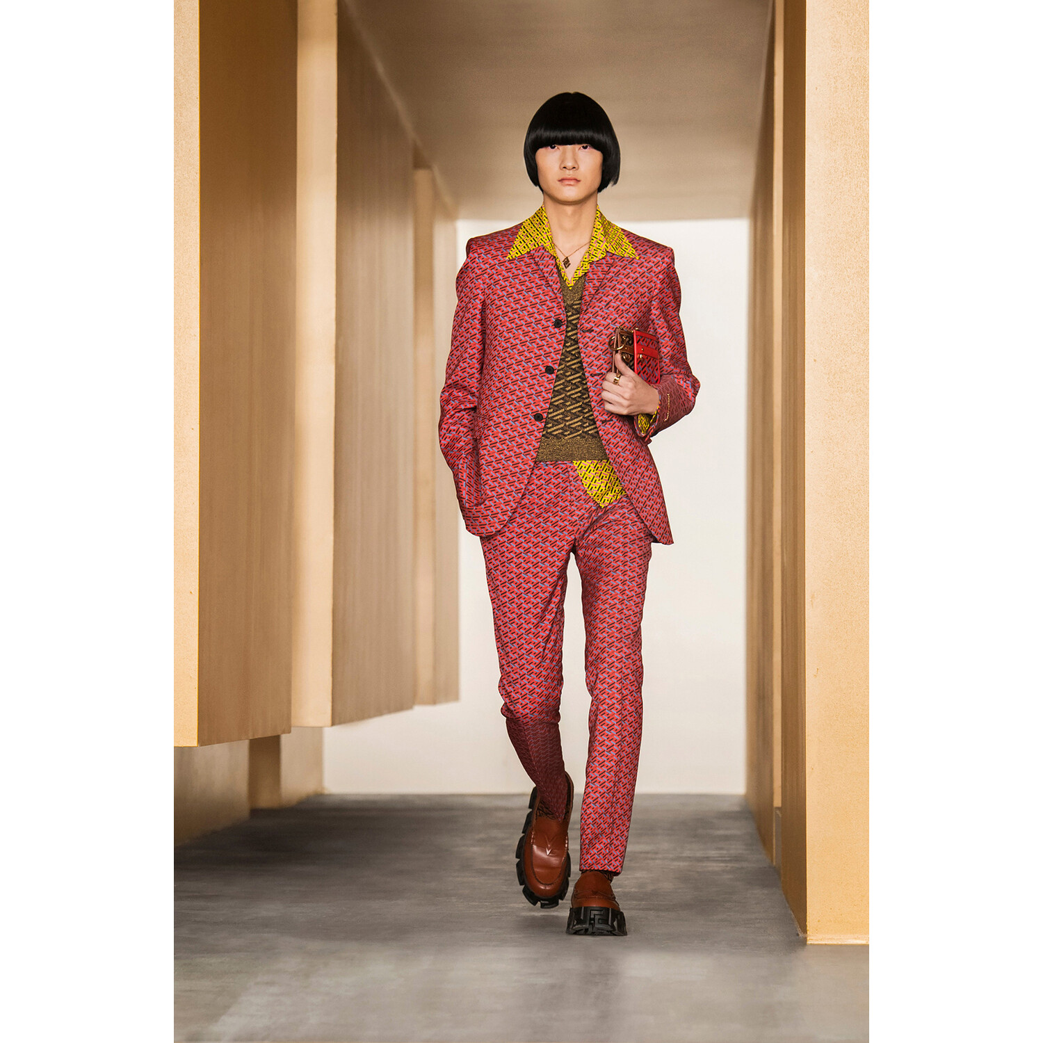 Фото Versace Fall-Winter 2021 Ready-to-Wear Collection / Коллекция Versace осень-зима 2021