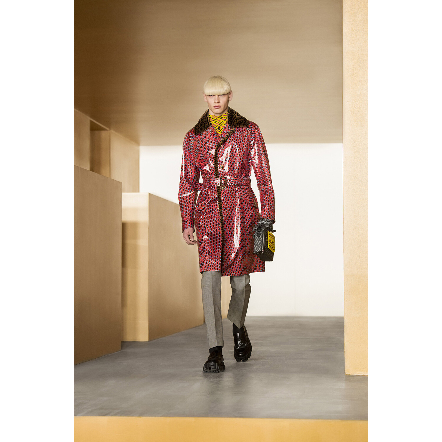 Фото Versace Fall-Winter 2021 Ready-to-Wear Collection / Коллекция Versace осень-зима 2021