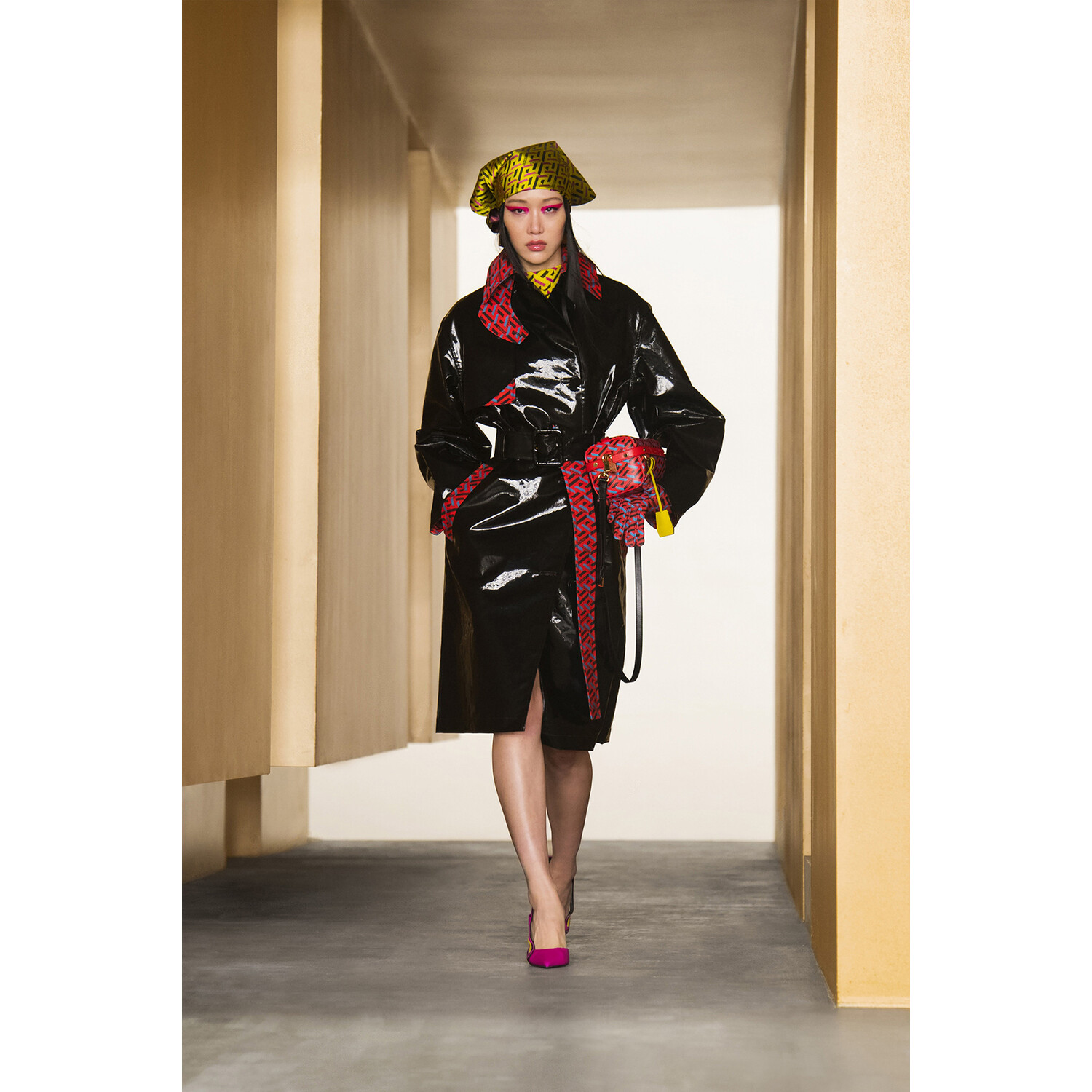 Фото Versace Fall-Winter 2021 Ready-to-Wear Collection / Коллекция Versace осень-зима 2021