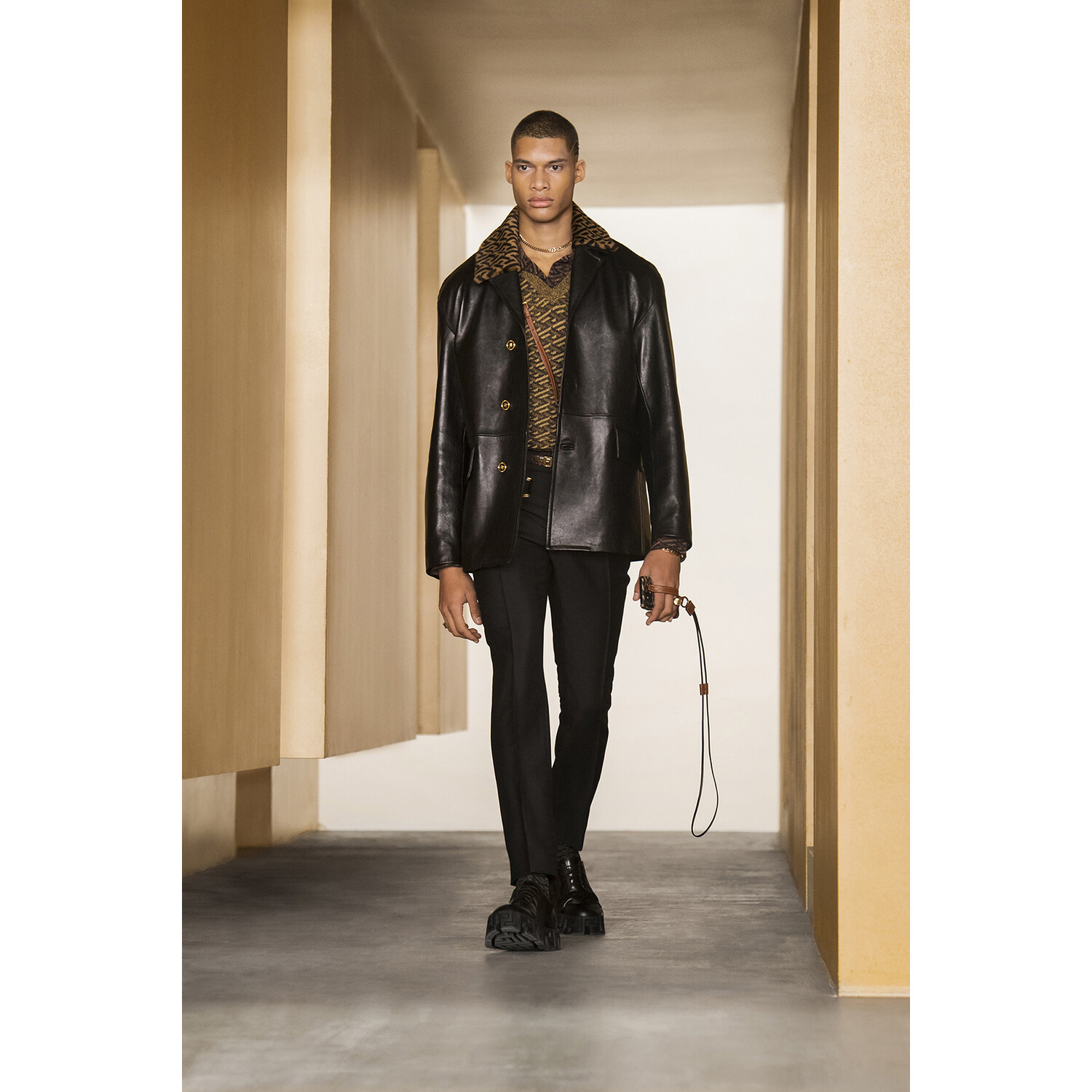 Фото Versace Fall-Winter 2021 Ready-to-Wear Collection / Коллекция Versace осень-зима 2021