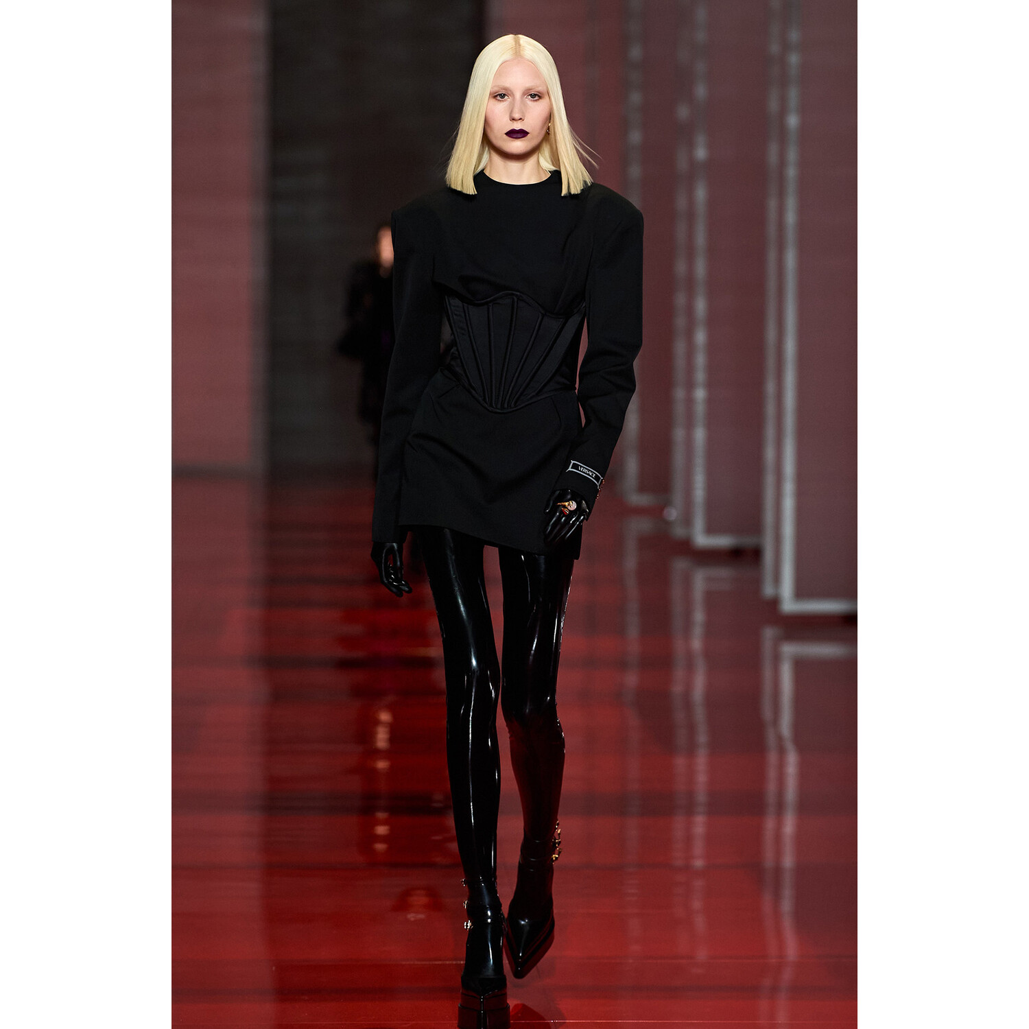 Фото Versace Fall 2022 Collection / Versace осень-зима 2022