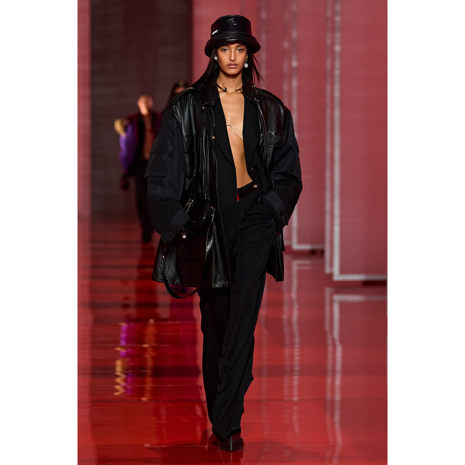 Фото Versace Fall 2022 Collection / Versace осень-зима 2022
