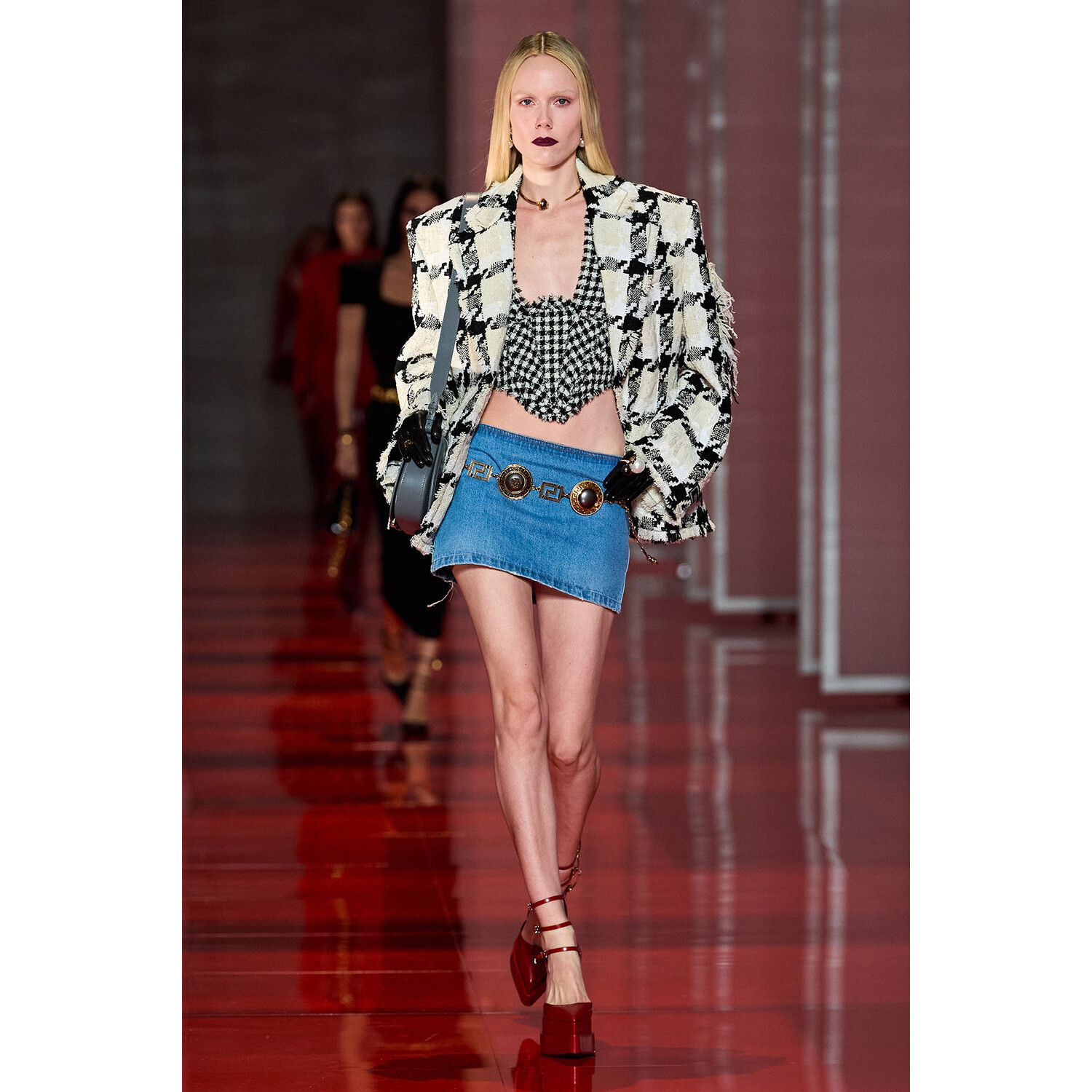Фото Versace Fall 2022 Collection / Versace осень-зима 2022