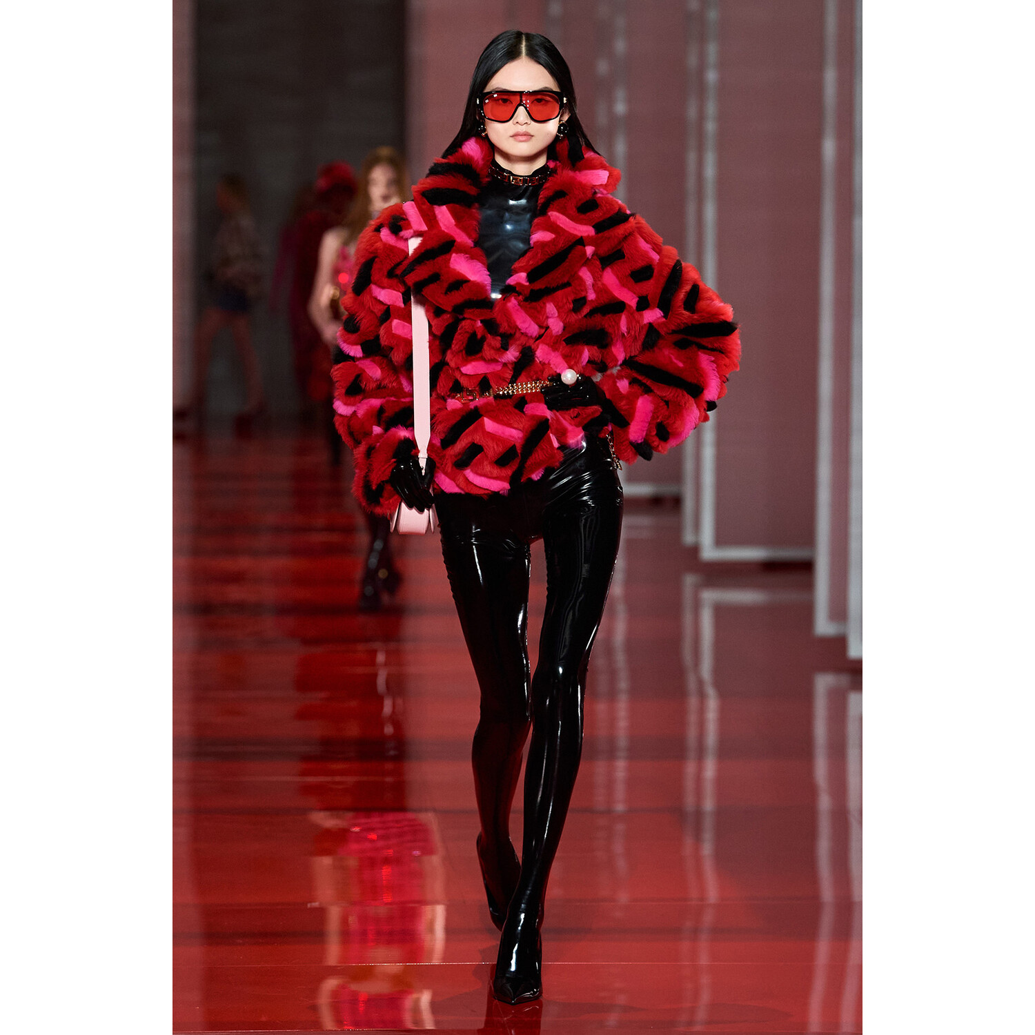 Фото Versace Fall 2022 Collection / Versace осень-зима 2022