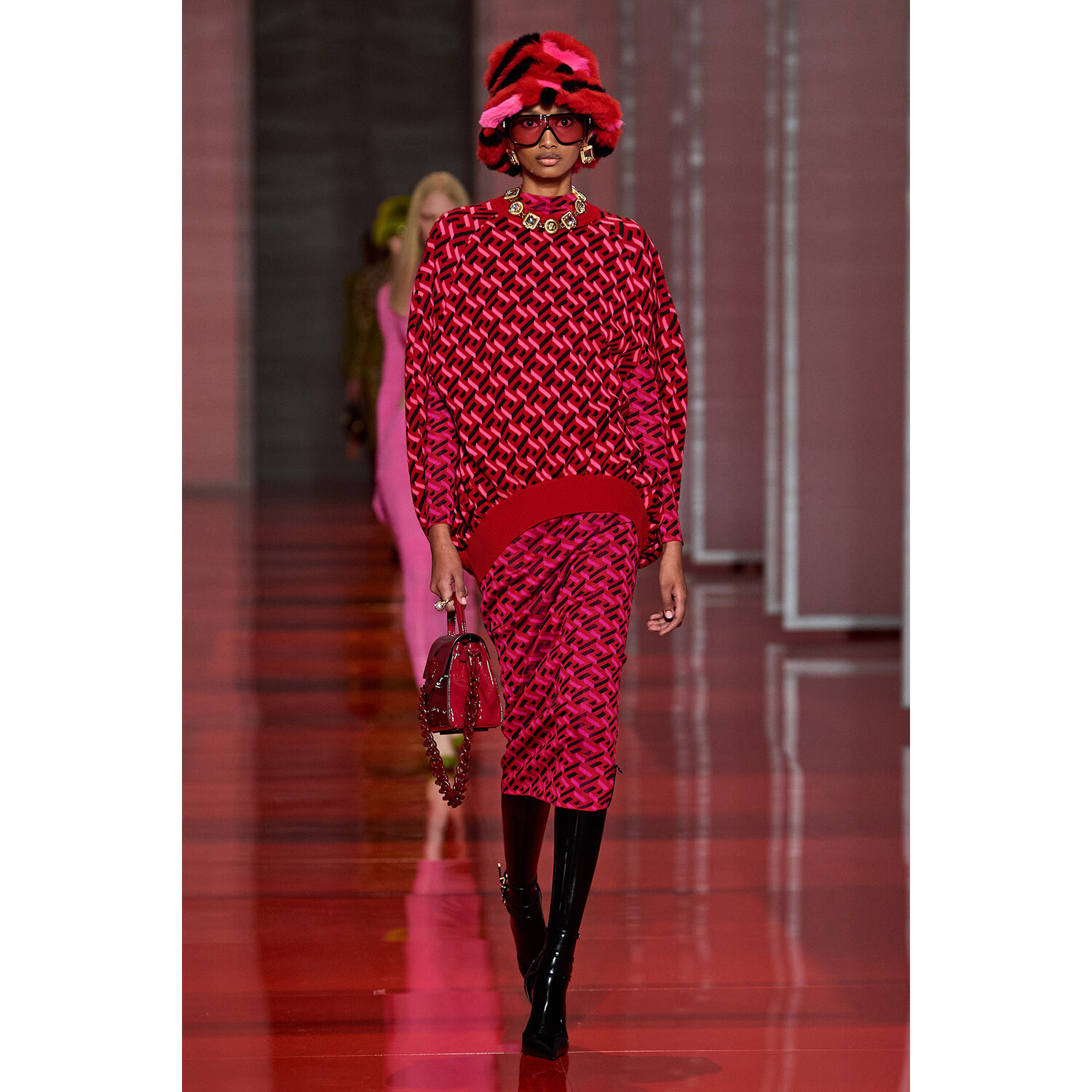 Фото Versace Fall 2022 Collection / Versace осень-зима 2022