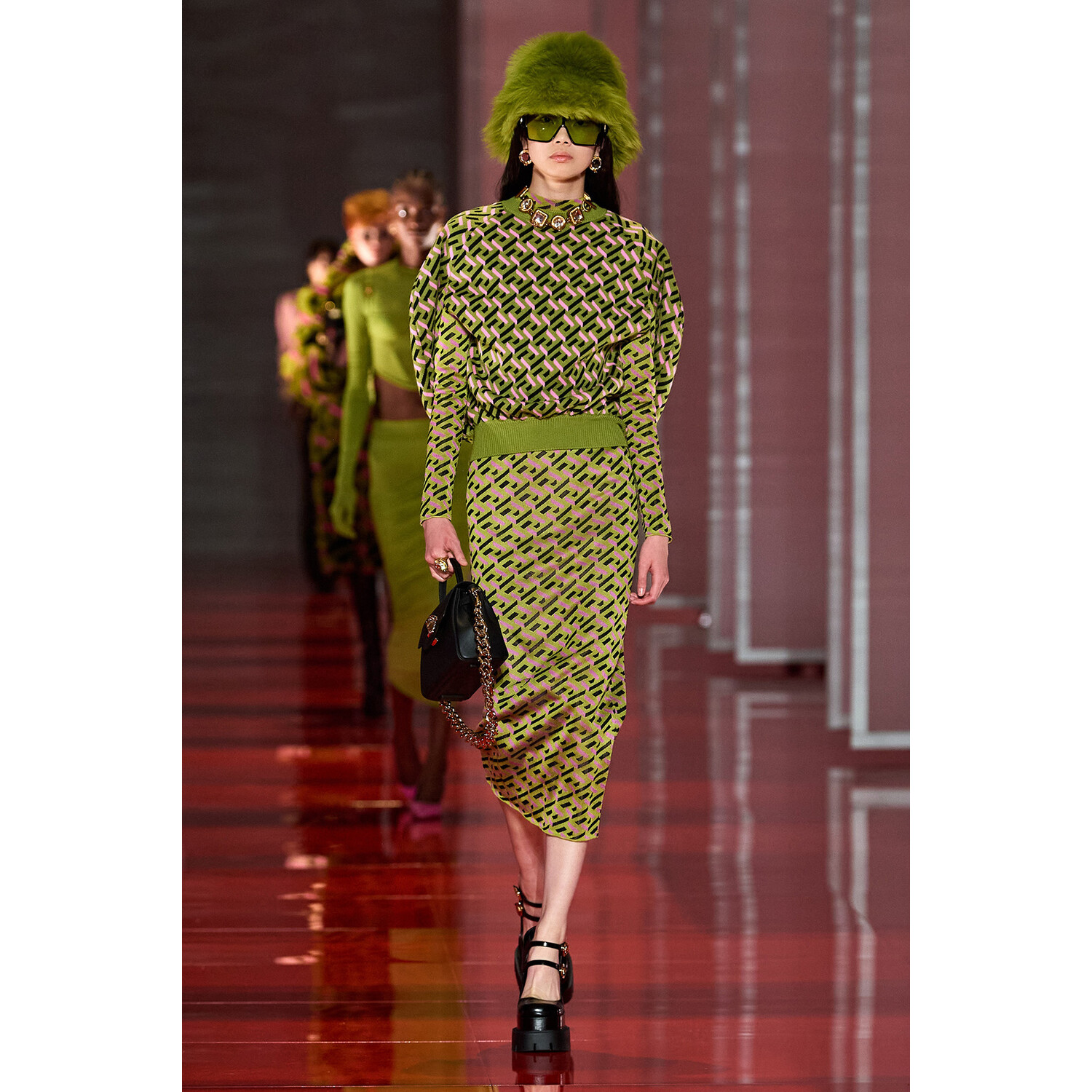 Фото Versace Fall 2022 Collection / Versace осень-зима 2022