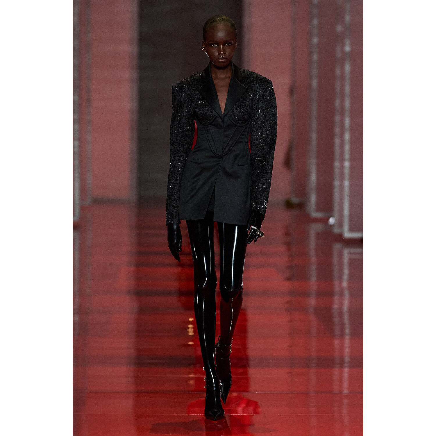 Фото Versace Fall 2022 Collection / Versace осень-зима 2022