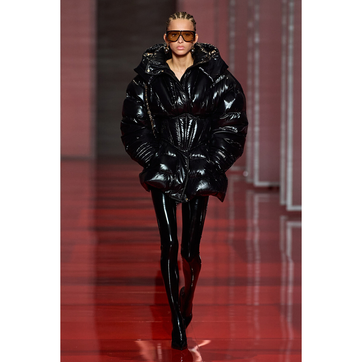 Фото Versace Fall 2022 Collection / Versace осень-зима 2022