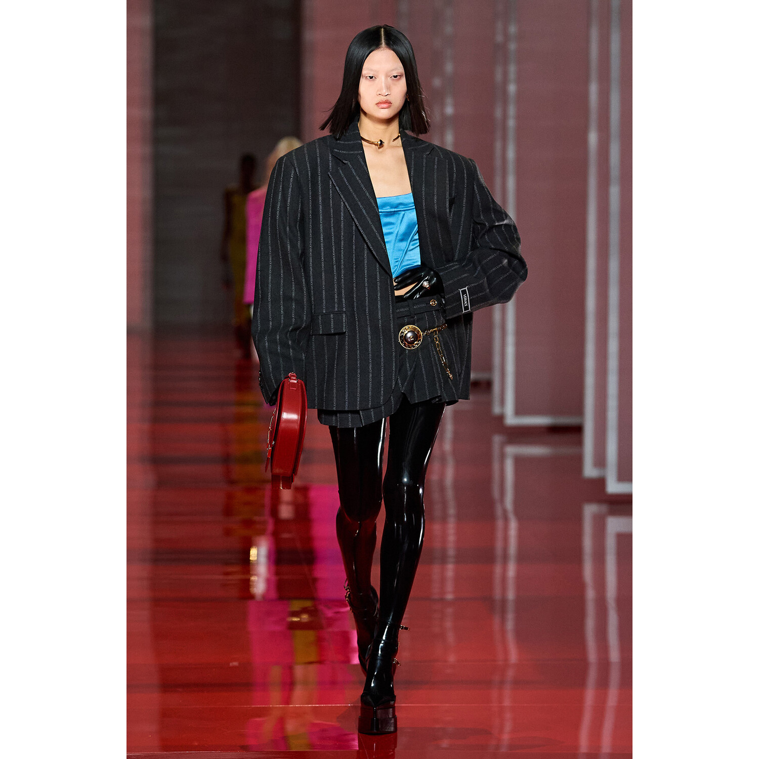 Фото Versace Fall 2022 Collection / Versace осень-зима 2022