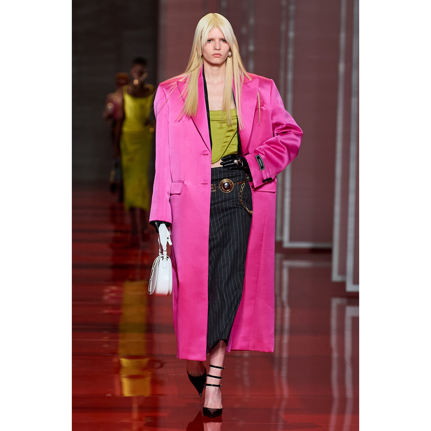 Фото Versace Fall 2022 Collection / Versace осень-зима 2022