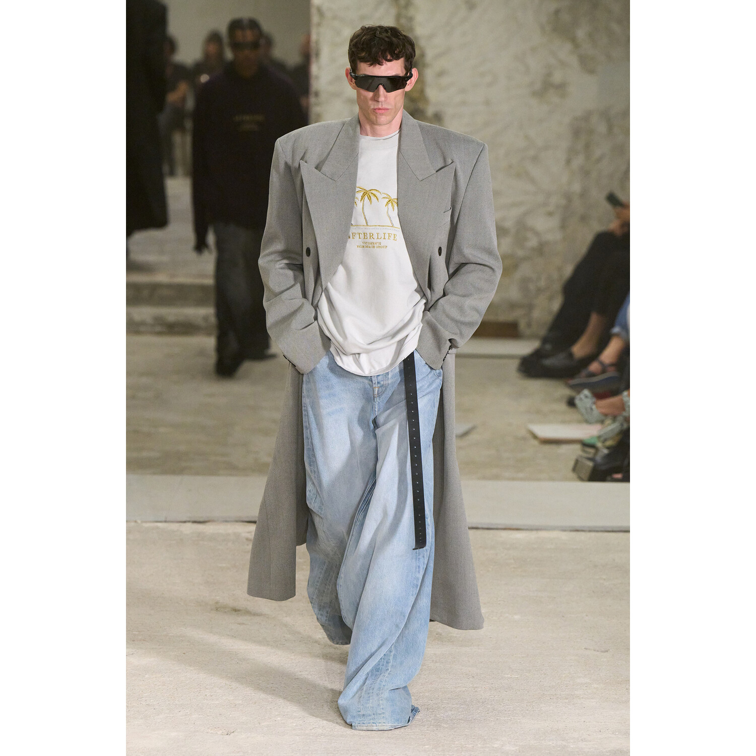 Фото Vetements коллекция весна-лето 2023 / Vetements Spring 2023